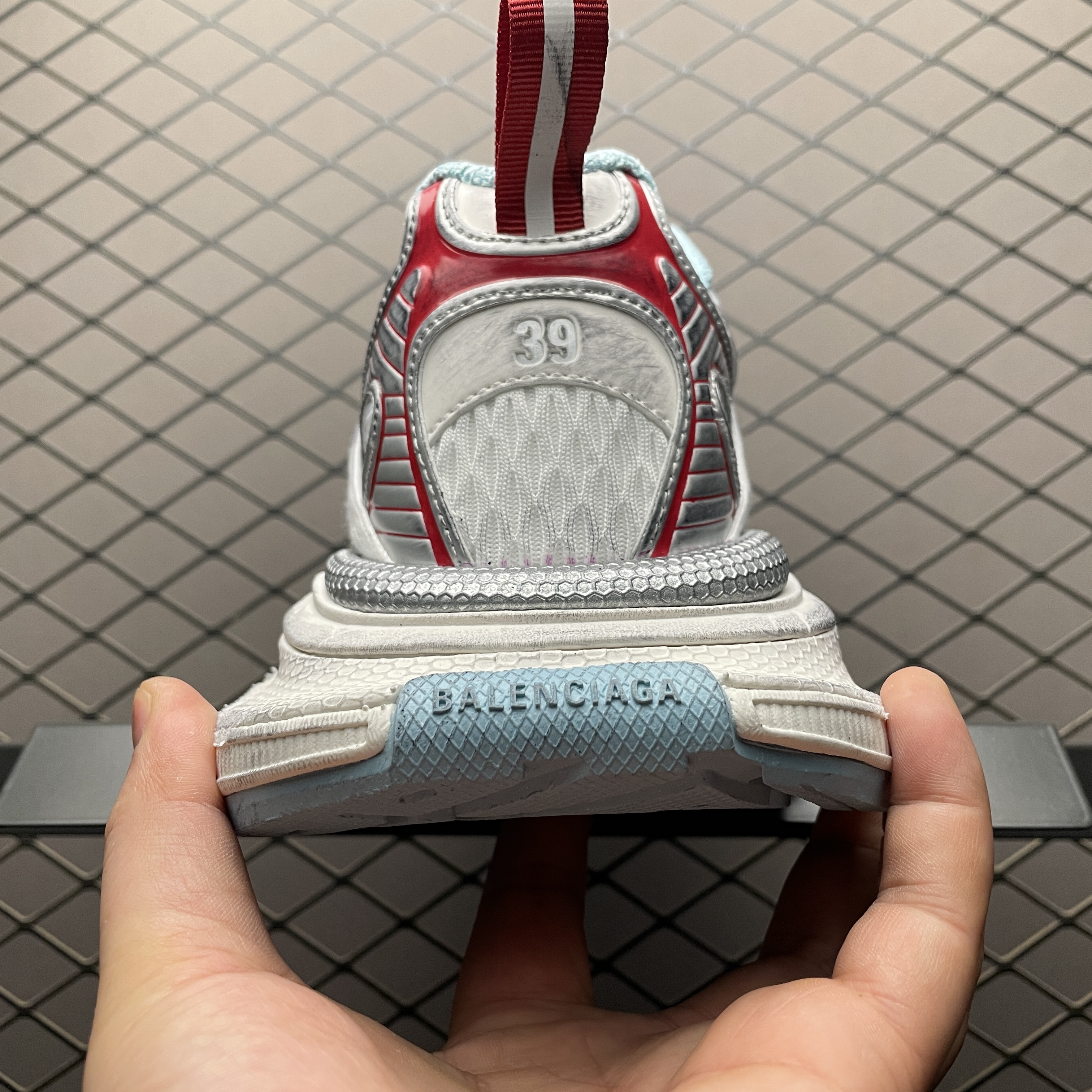 Balenciaga 3xl Extreme Laces B Sneaker in White/red/turquoise（825601W3XCH1614）