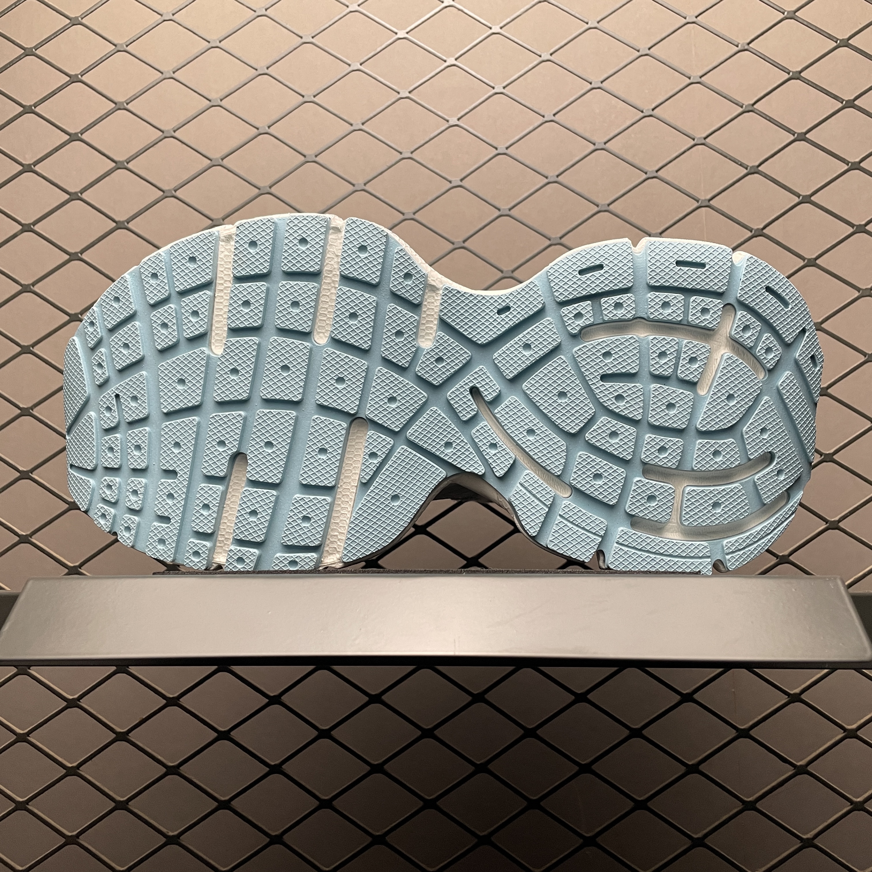 Balenciaga 3xl Extreme Laces B Sneaker in White/red/turquoise（825601W3XCH1614）