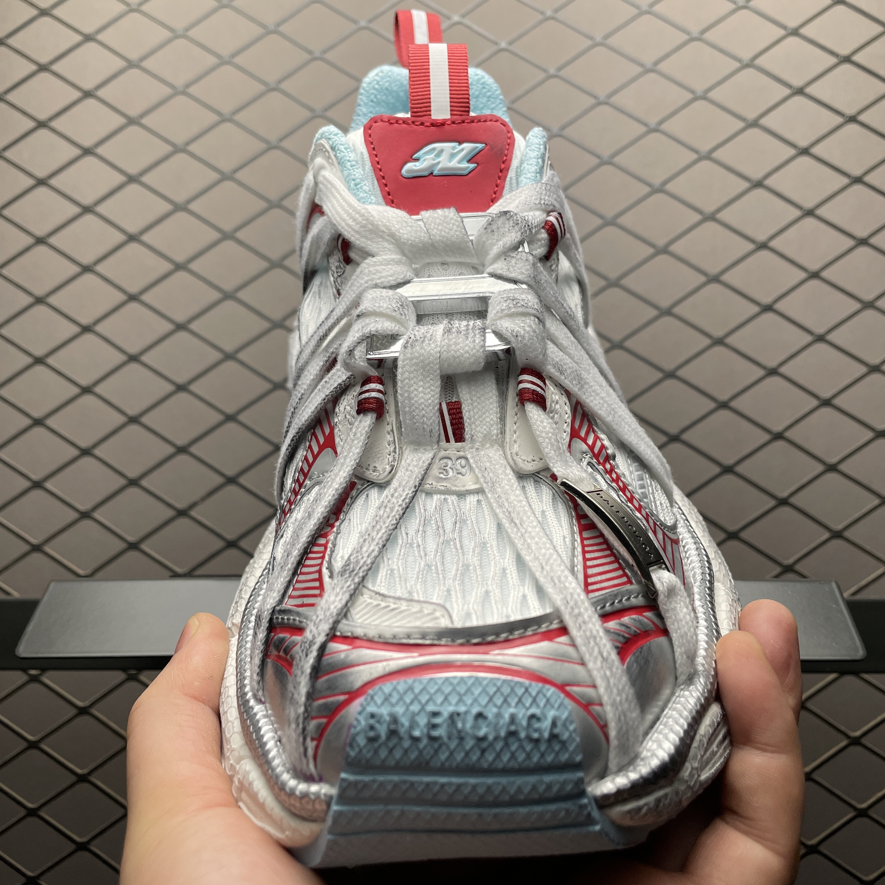 Balenciaga 3xl Extreme Laces B Sneaker in White/red/turquoise（825601W3XCH1614）