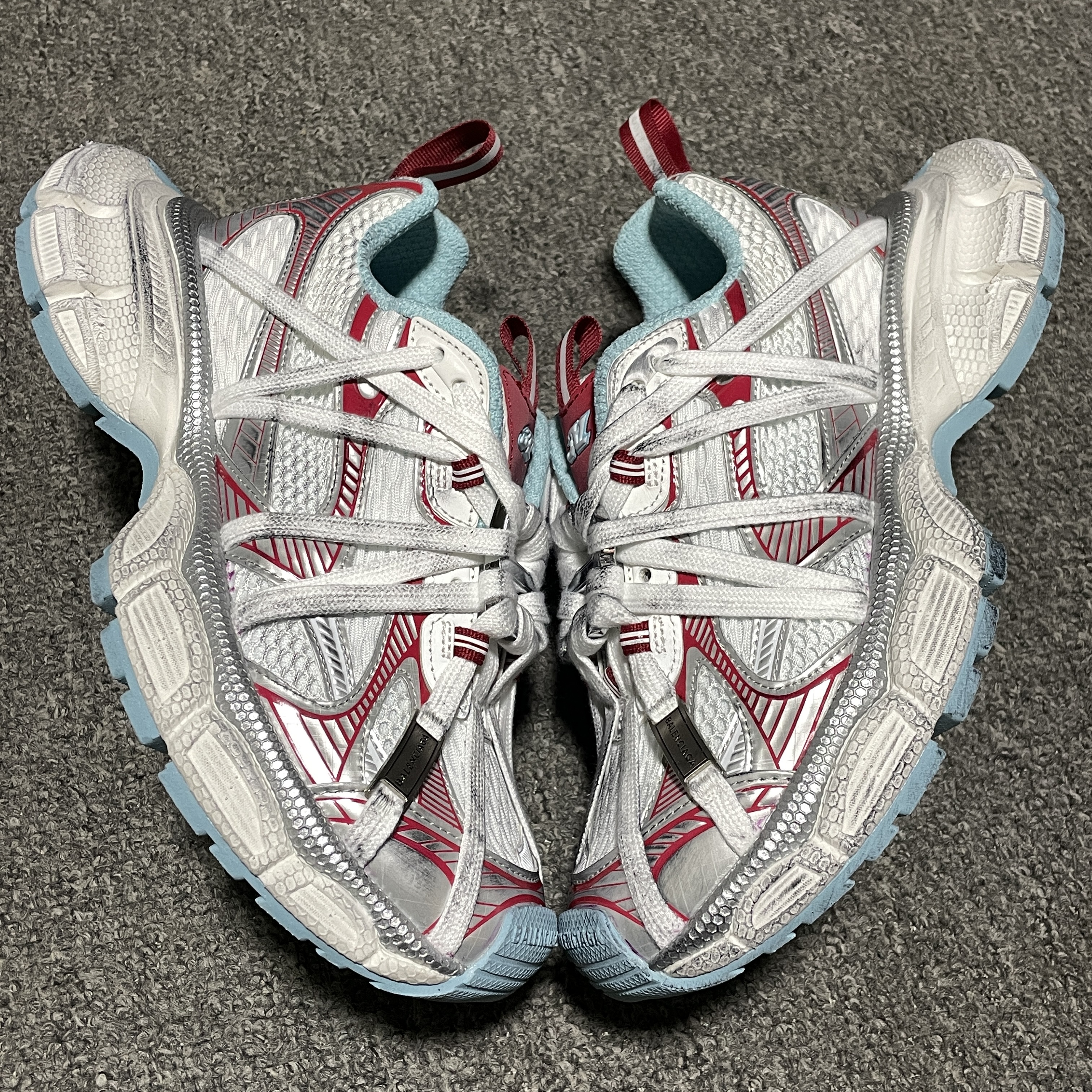 Balenciaga 3xl Extreme Laces B Sneaker in White/red/turquoise（825601W3XCH1614）