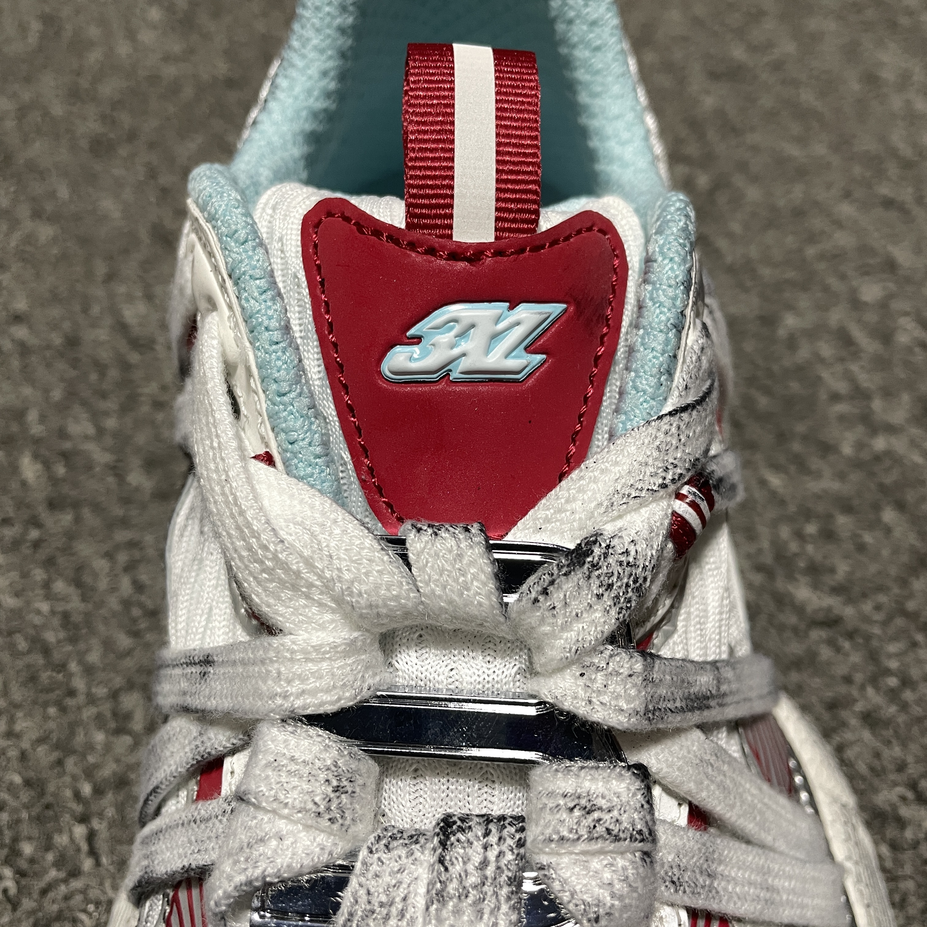 Balenciaga 3xl Extreme Laces B Sneaker in White/red/turquoise（825601W3XCH1614）