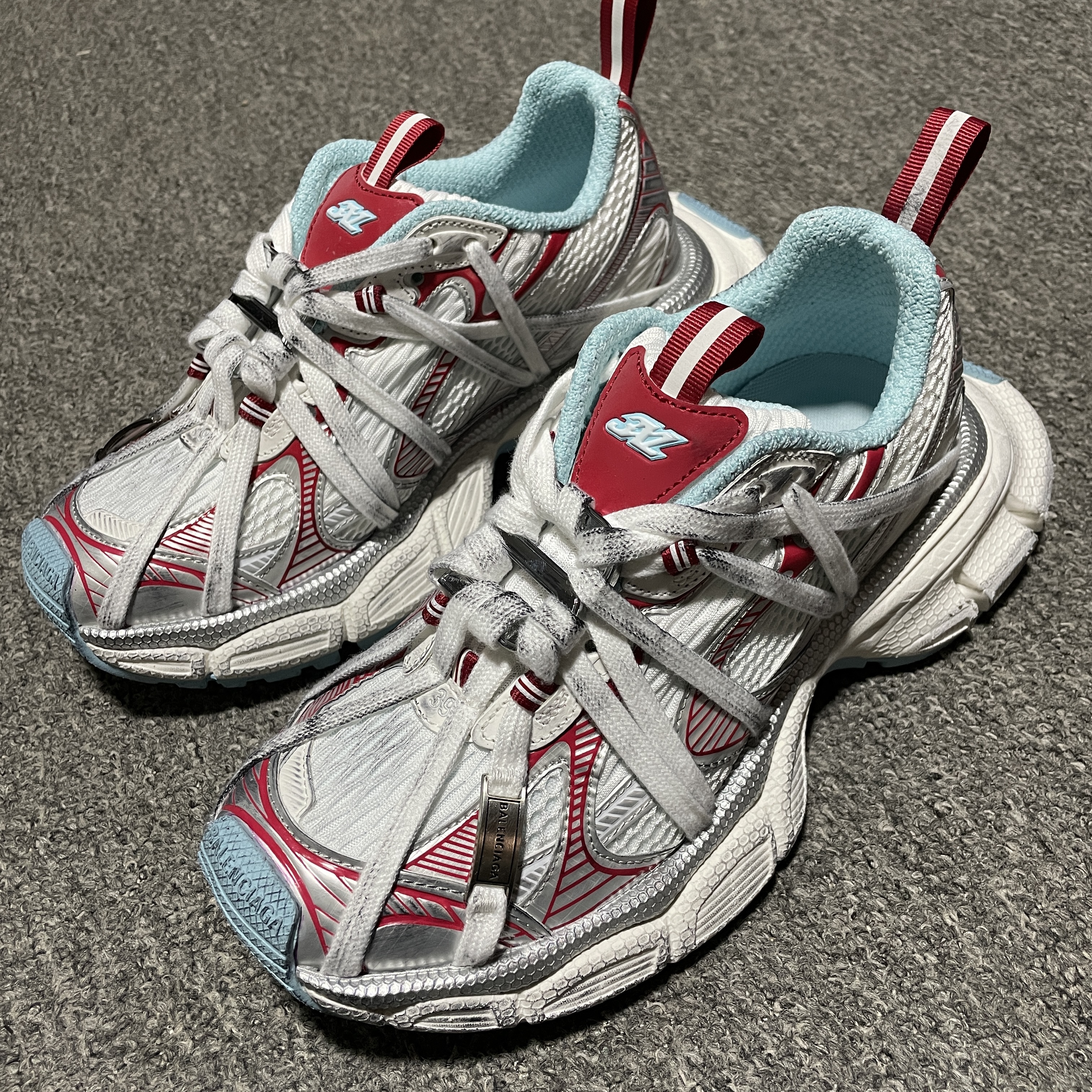 Balenciaga 3xl Extreme Laces B Sneaker in White/red/turquoise（825601W3XCH1614）