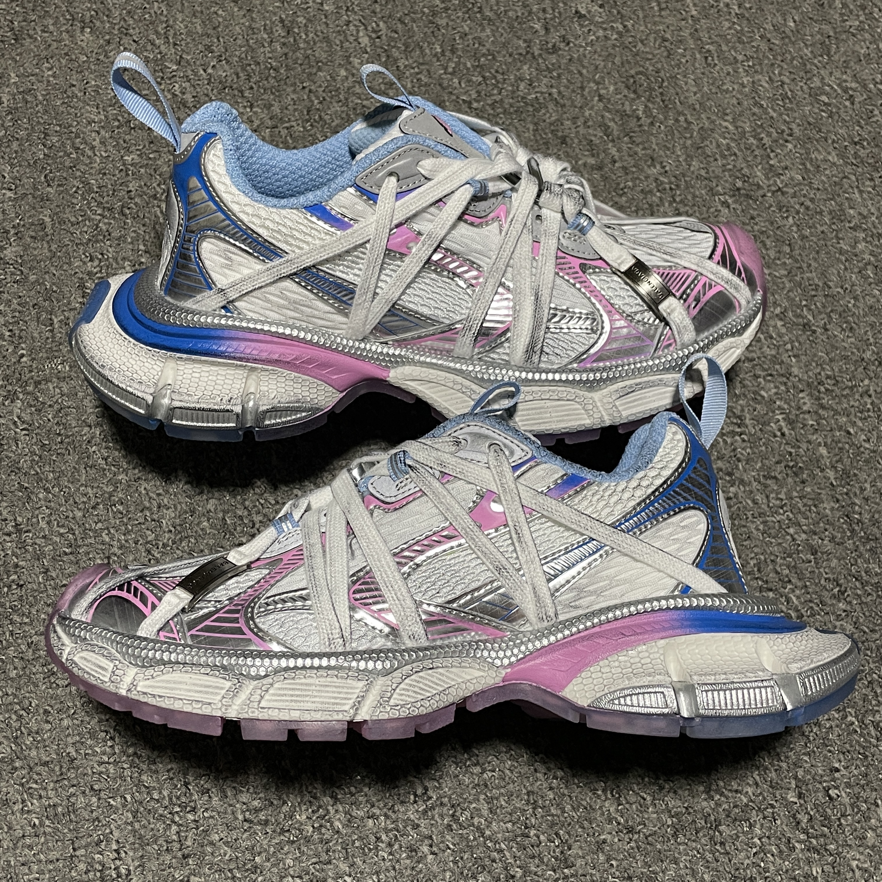 Balenciaga 3XL Extreme lace sneakers（825599W3XCH9145）