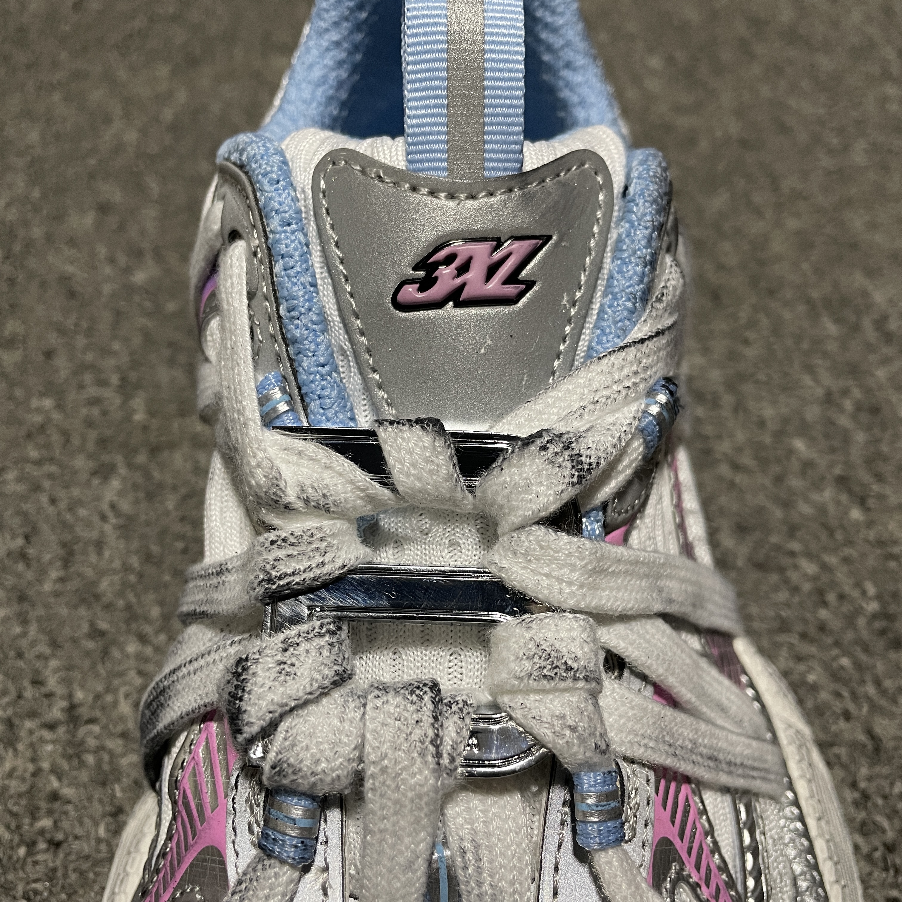 Balenciaga 3XL Extreme lace sneakers（825599W3XCH9145）