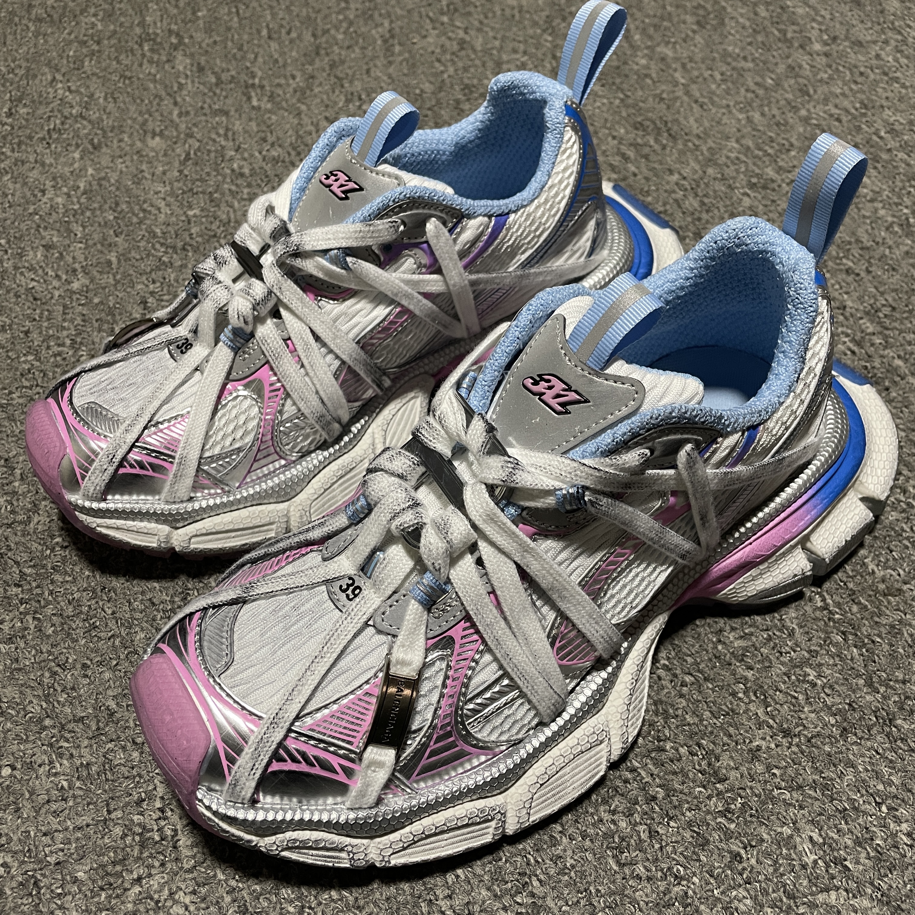 Balenciaga 3XL Extreme lace sneakers（825599W3XCH9145）