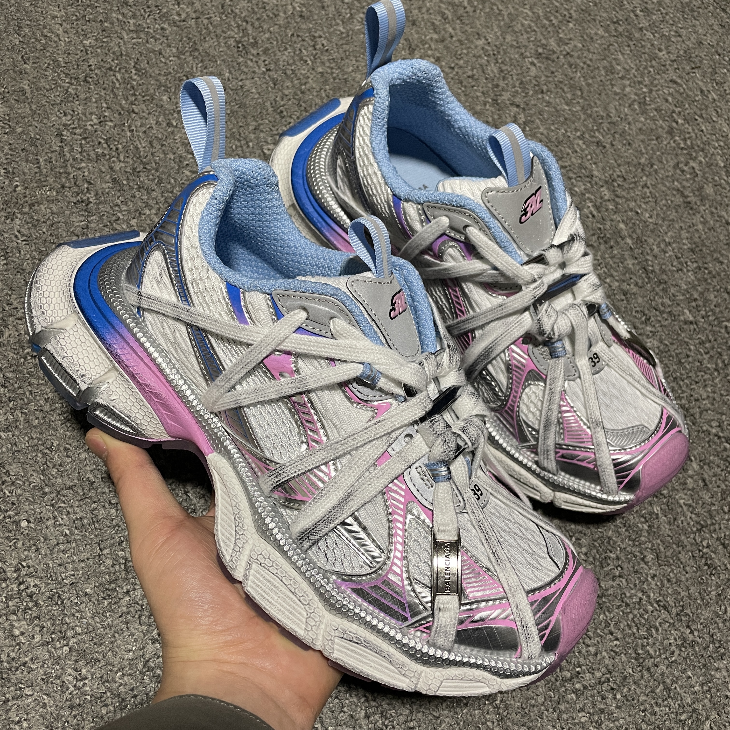 Balenciaga 3XL Extreme lace sneakers（825599W3XCH9145）