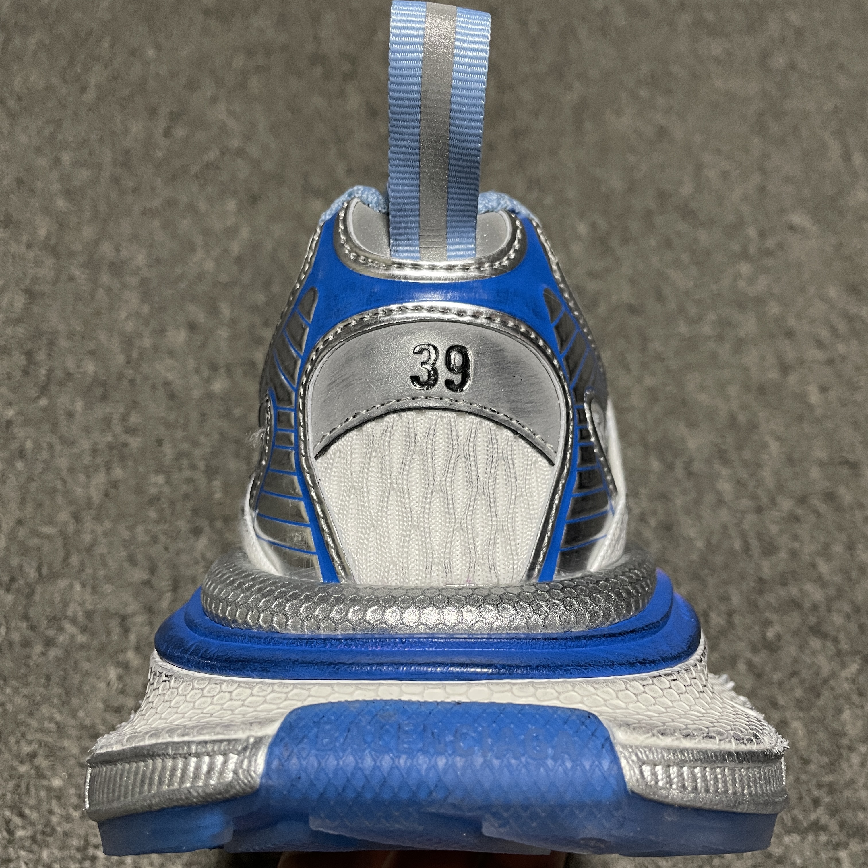 Balenciaga 3XL Extreme lace sneakers（825599W3XCH9145）