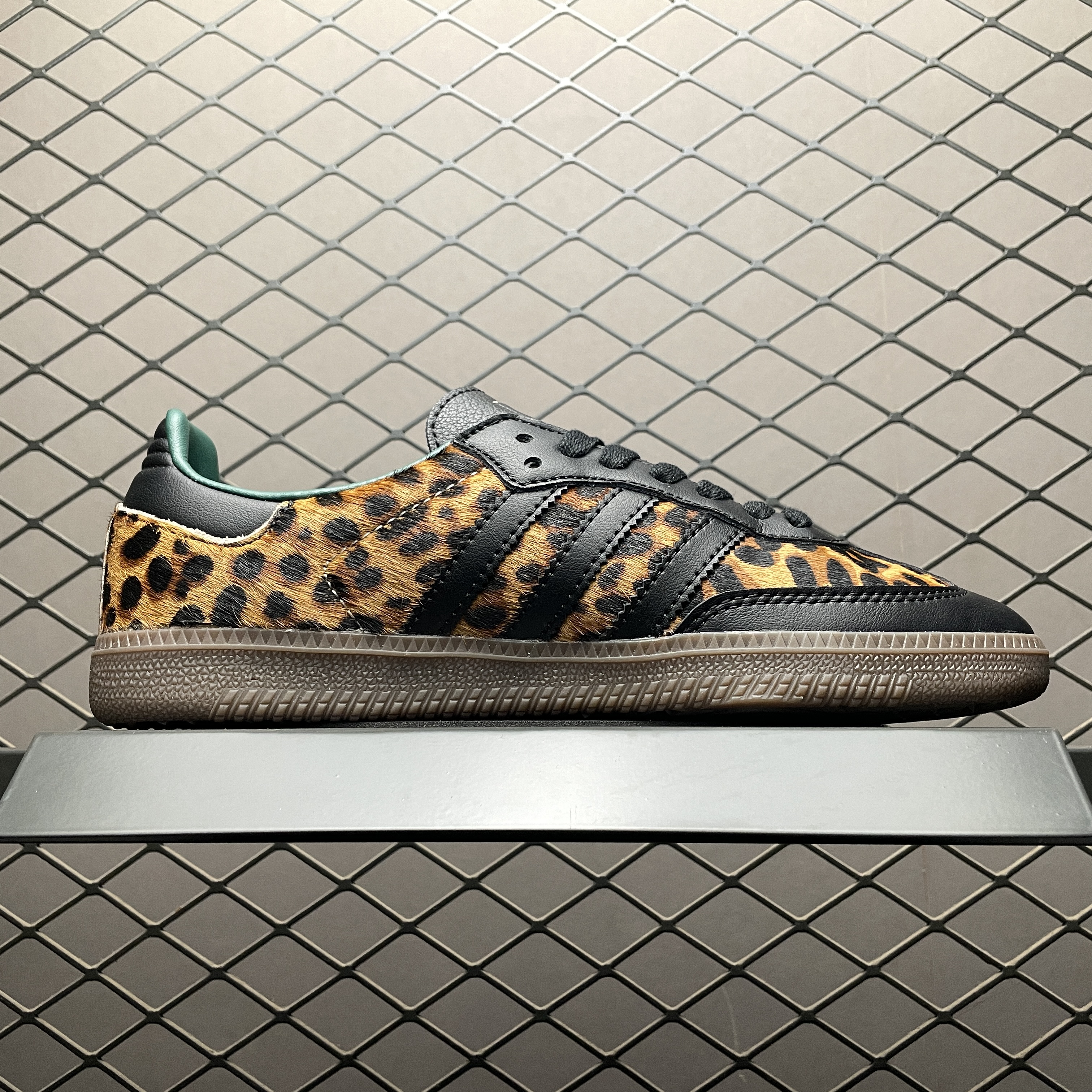 adidas Originals Women's Samba OG "Leopard/Core Black/Collegiate Green"（JI2735）