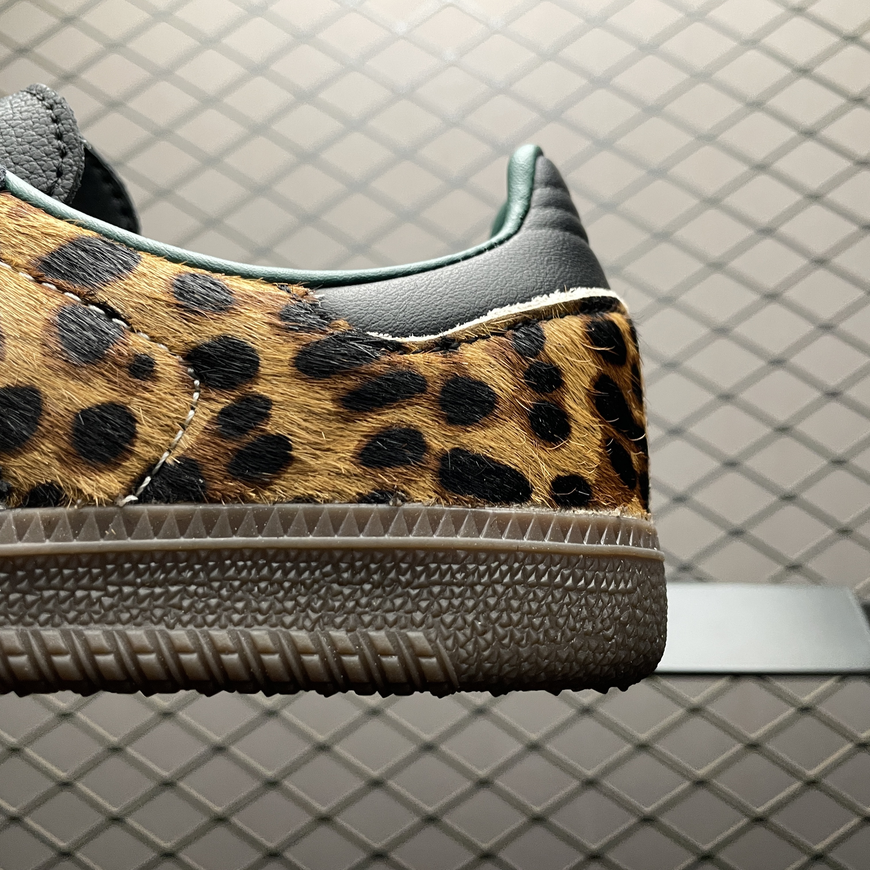 adidas Originals Women's Samba OG "Leopard/Core Black/Collegiate Green"（JI2735）