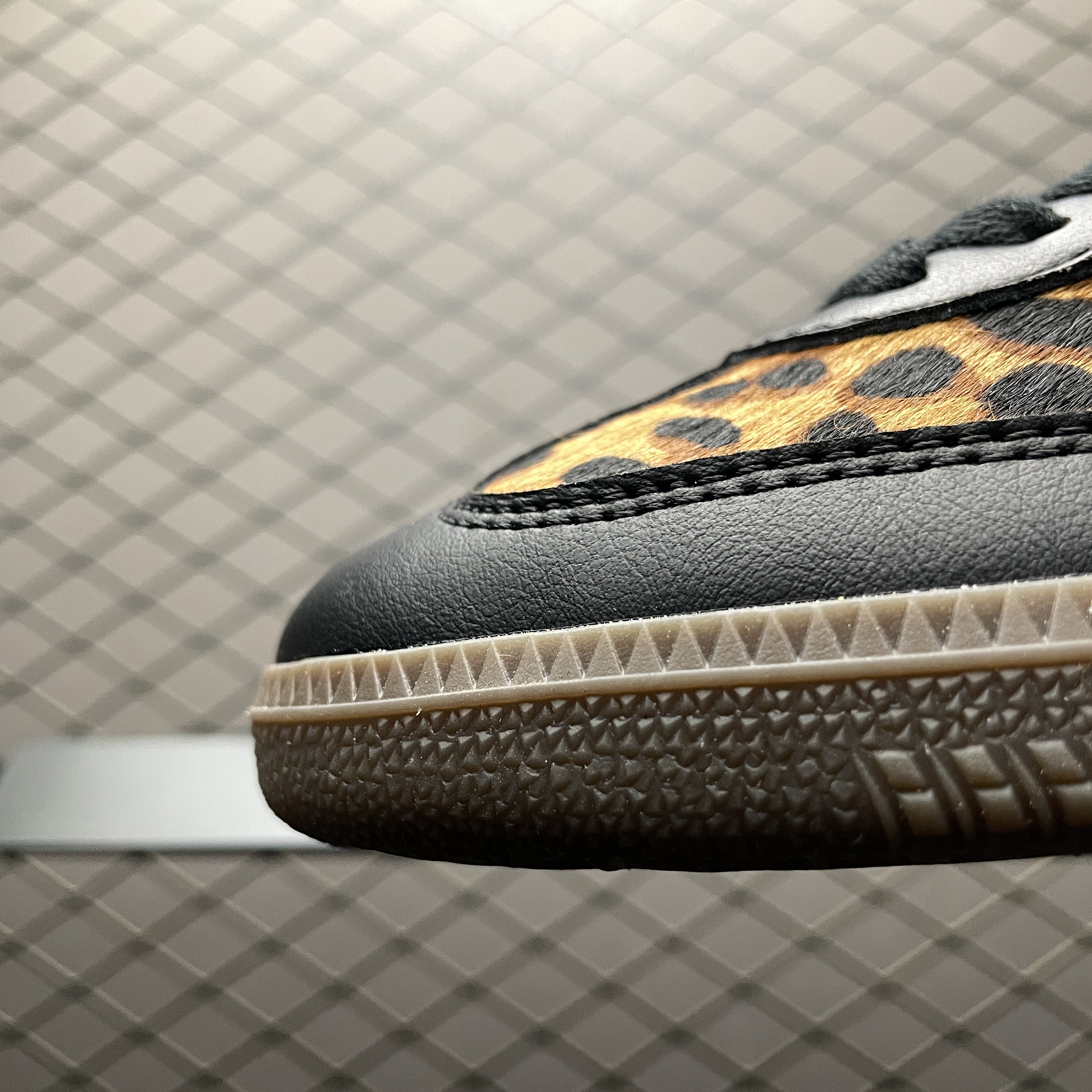 adidas Originals Women's Samba OG "Leopard/Core Black/Collegiate Green"（JI2735）