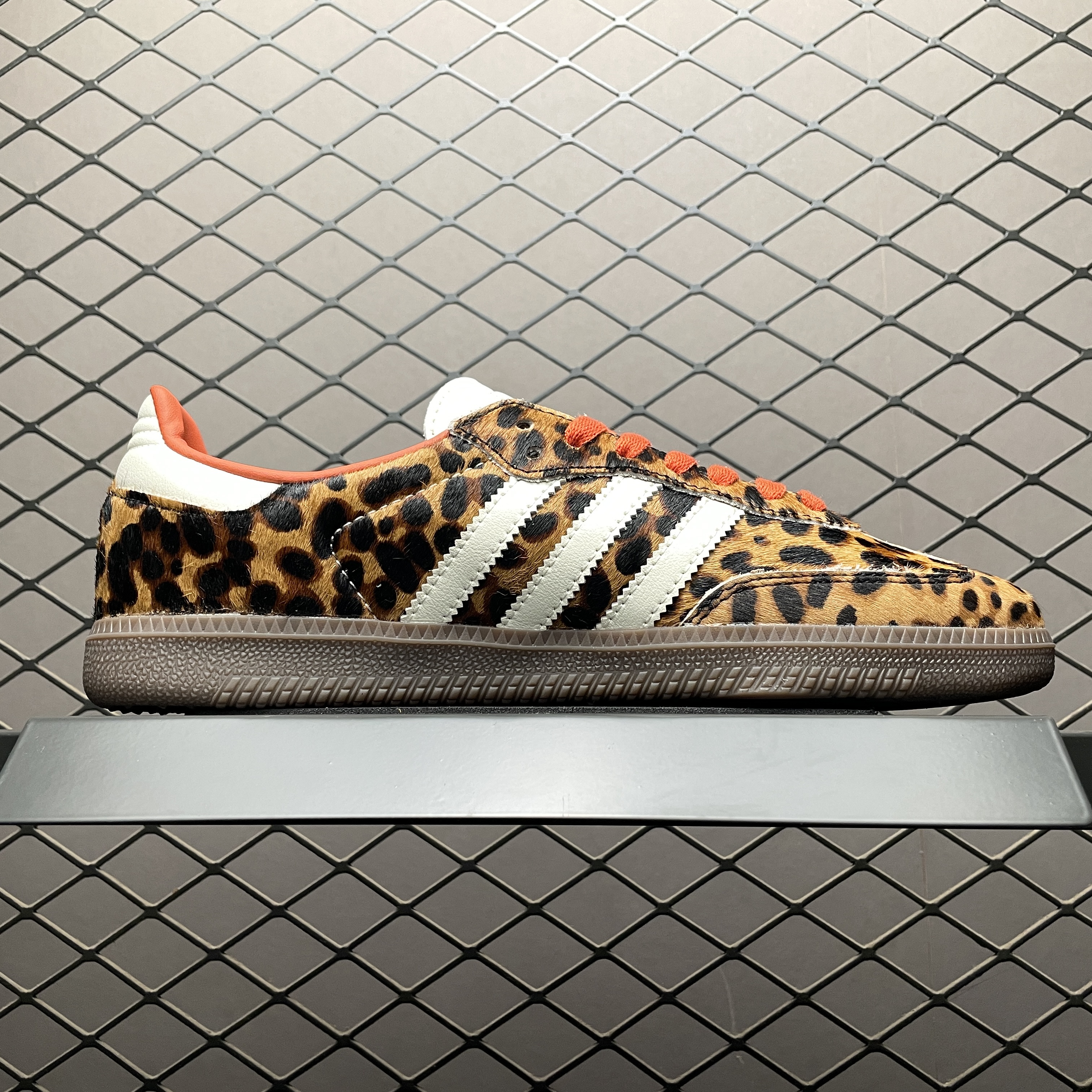 adidas Originals Women's Samba OG "Leopard/Cream White/Preloved Red"（JI2734）