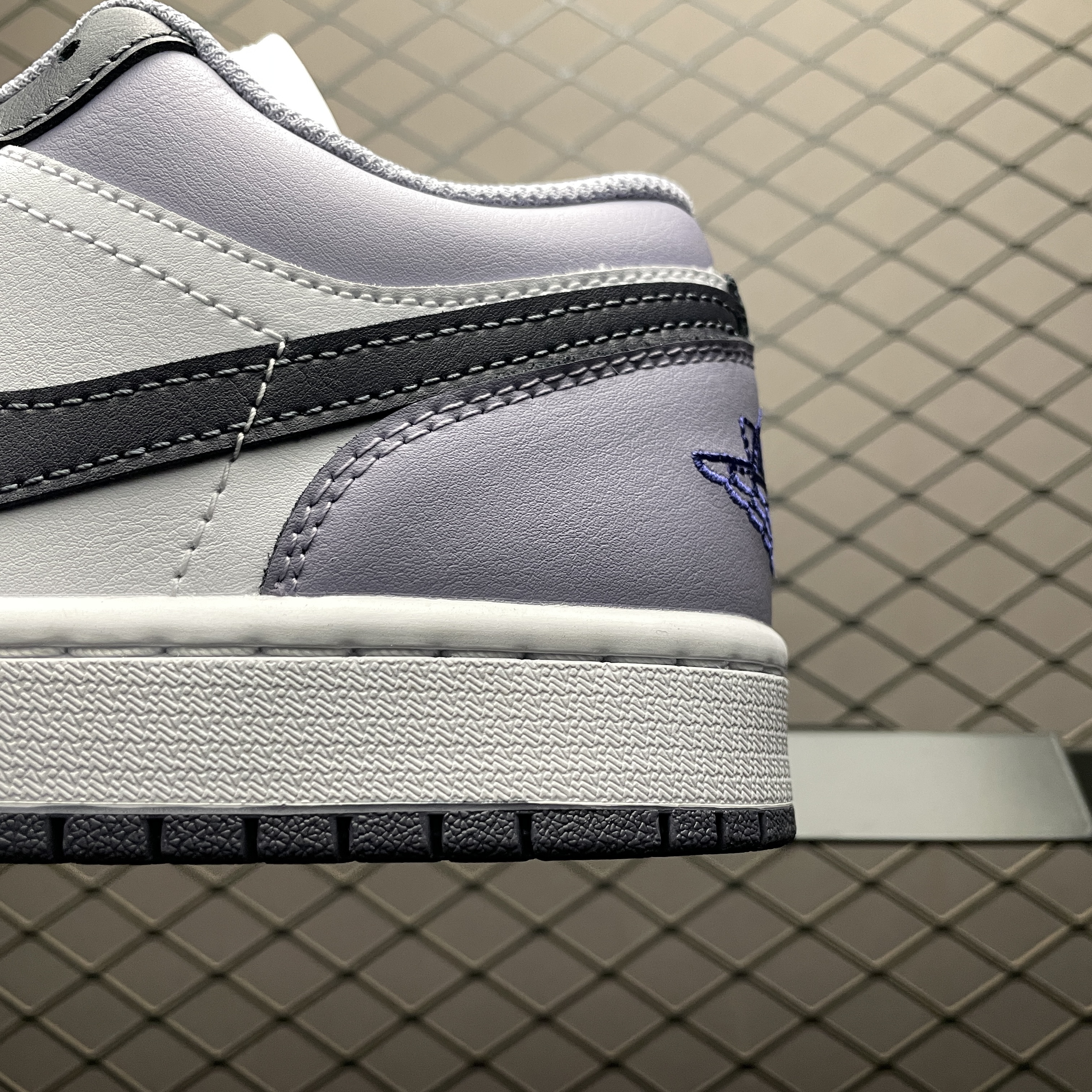 Nike Air Jordan 1 Low "White/Dark Blue Grey/Purple Comet/Indigo Haze"（553558-145）