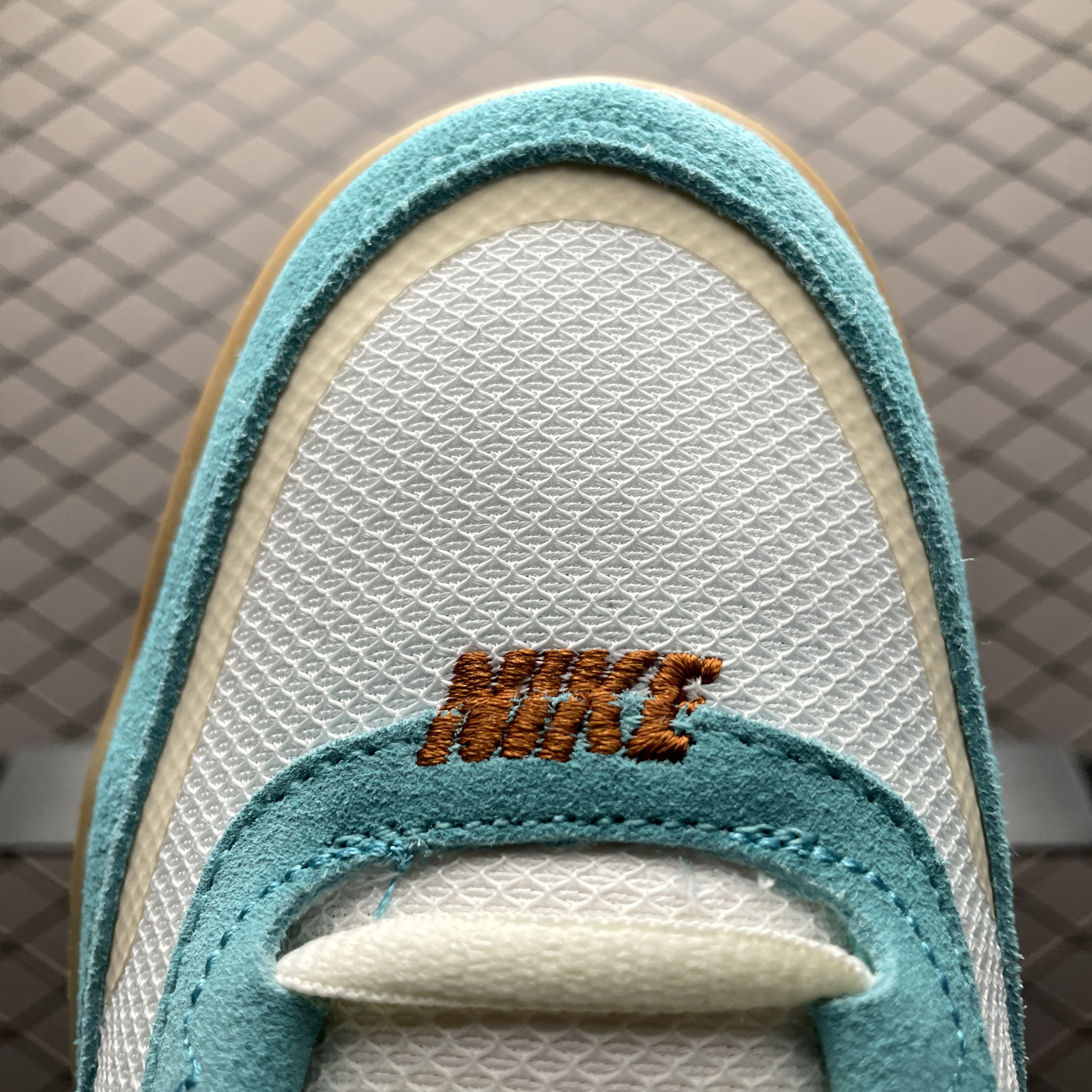 Nike SB GS Day One "Green Frost/Phantom/Gum Light Brown/Dark Russet"（ FN4210-301）