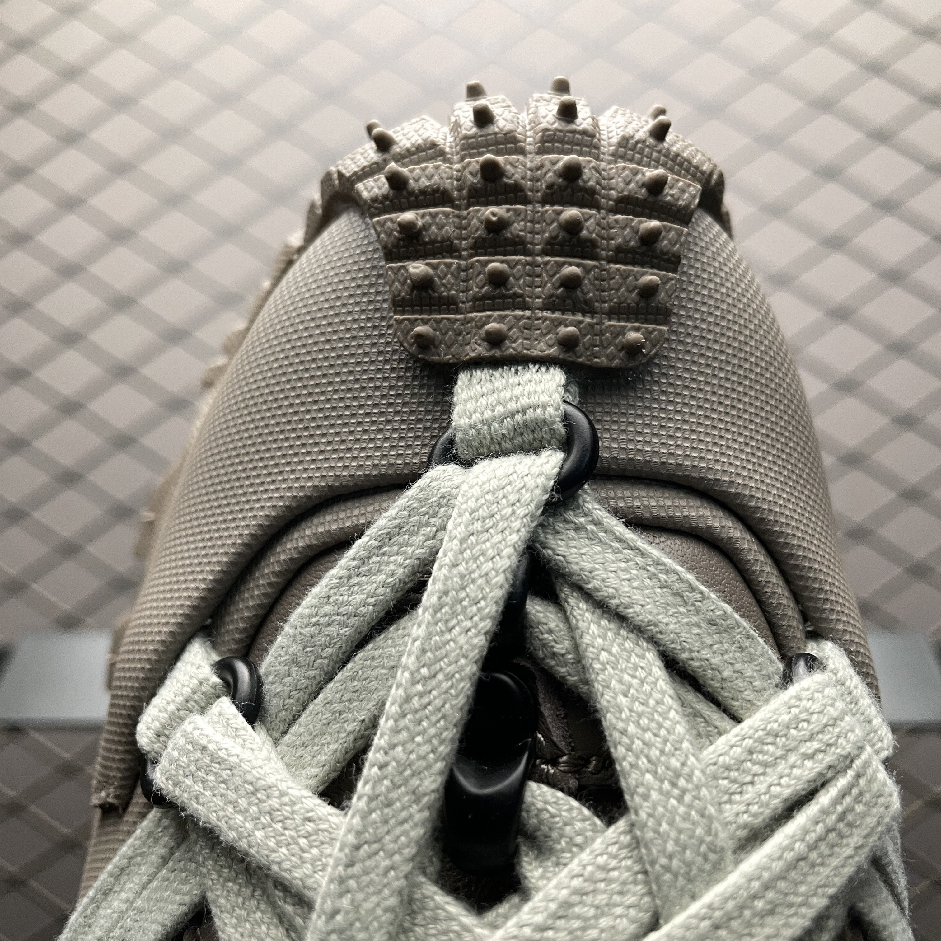 Rick Owens x Moncler Trailgrip Megalace Dust（MU02D4M10M4321-208）