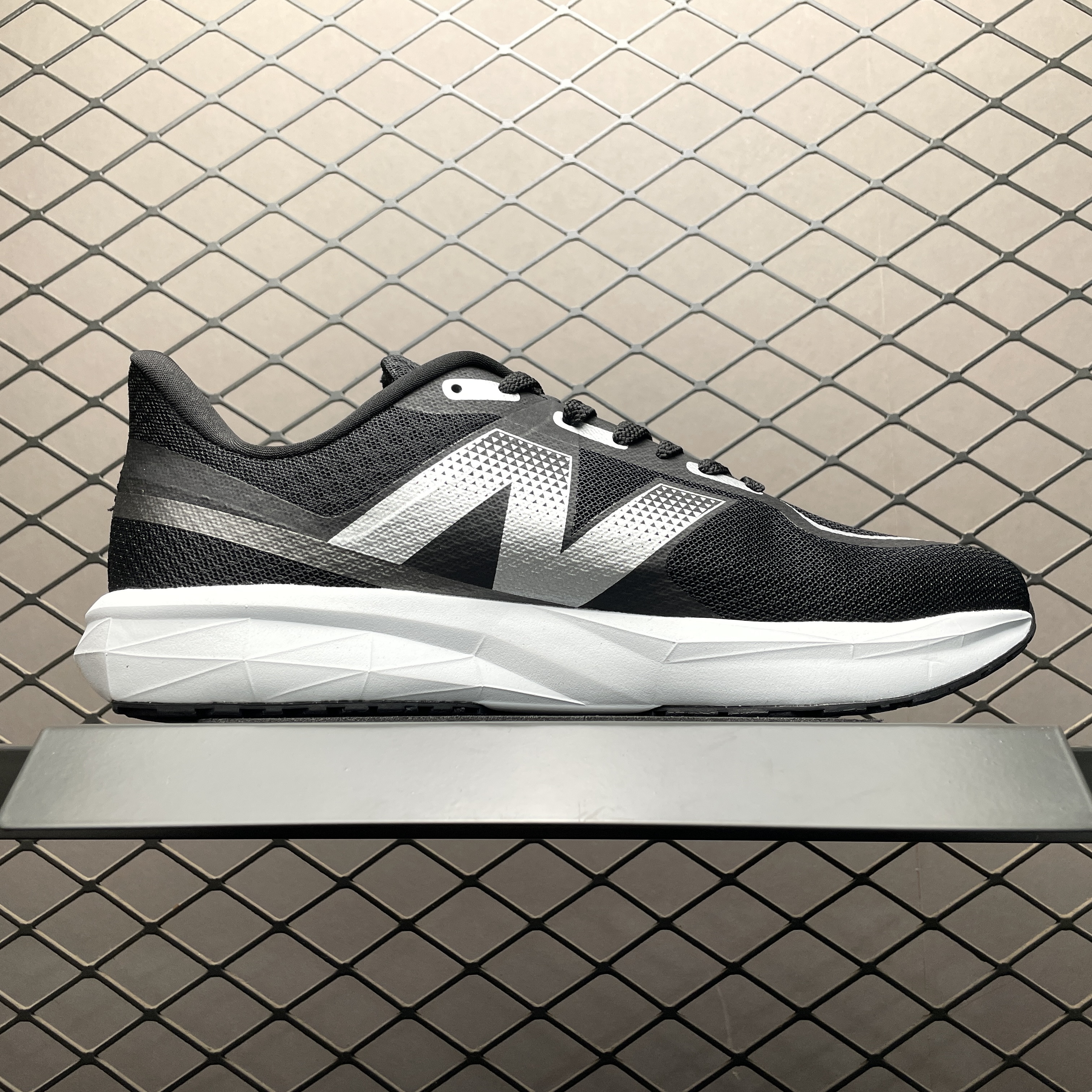 New Balance DynaSoft Flash V7 "Black" (MFLSHBK7)