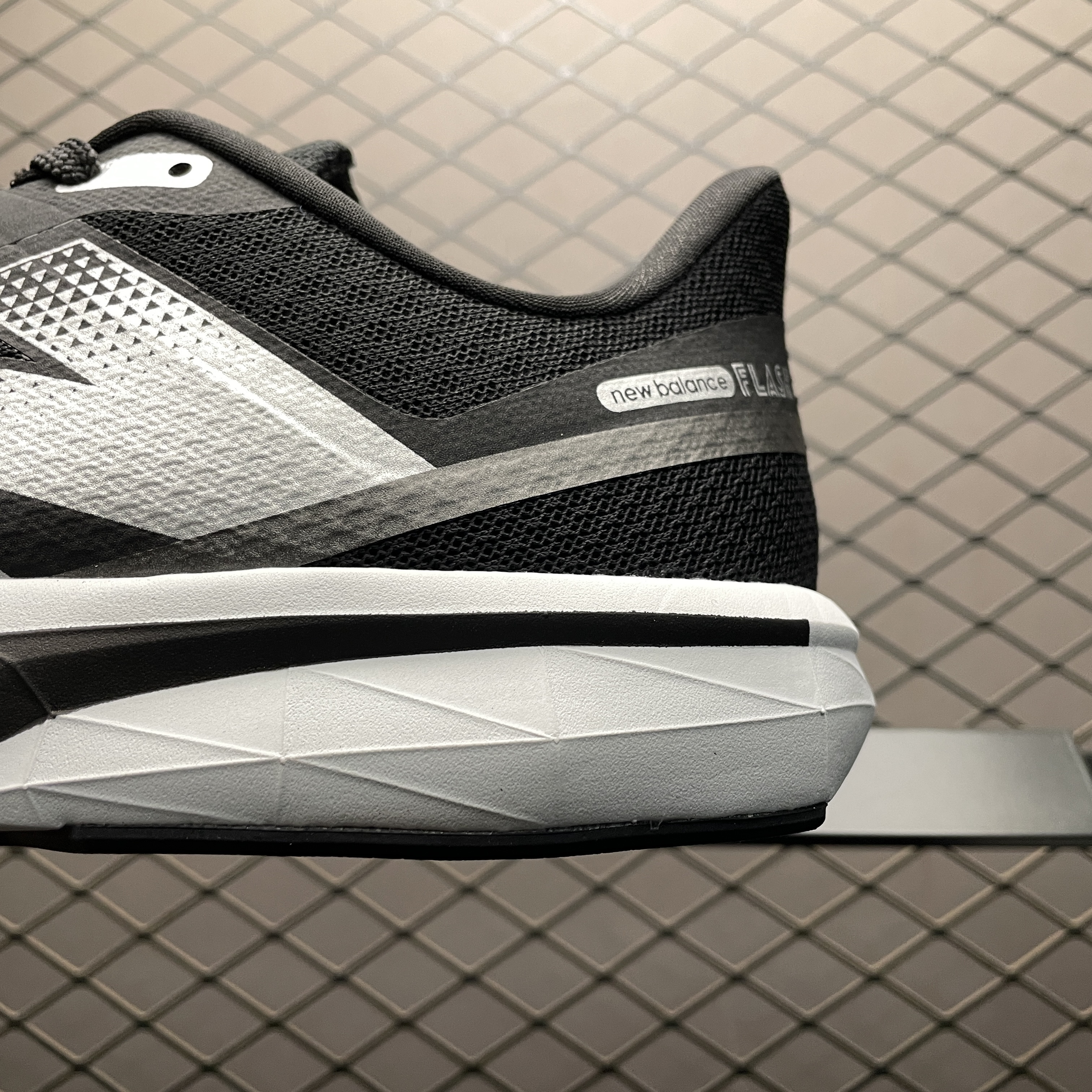 New Balance DynaSoft Flash V7 "Black" (MFLSHBK7)