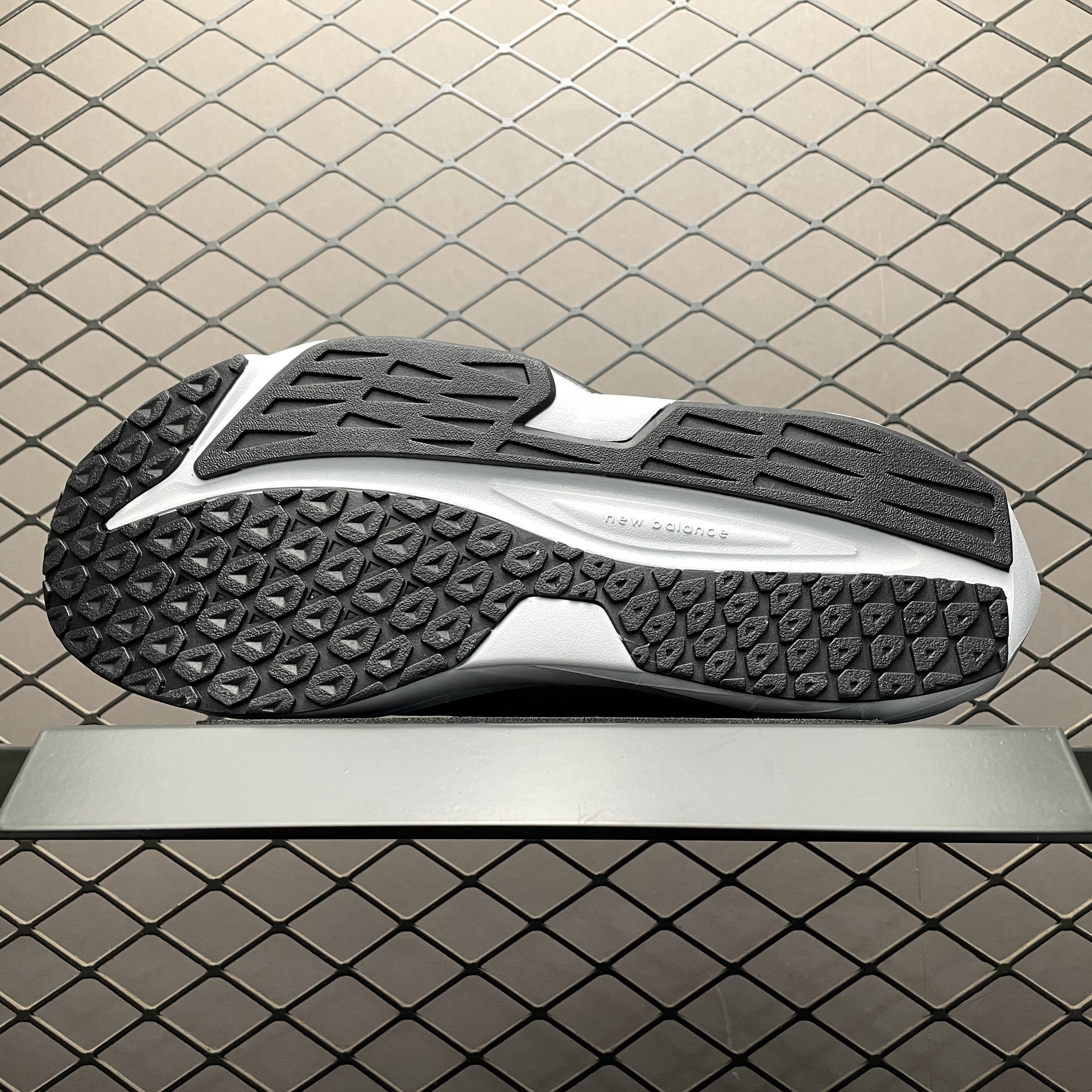 New Balance DynaSoft Flash V7 "Black" (MFLSHBK7)