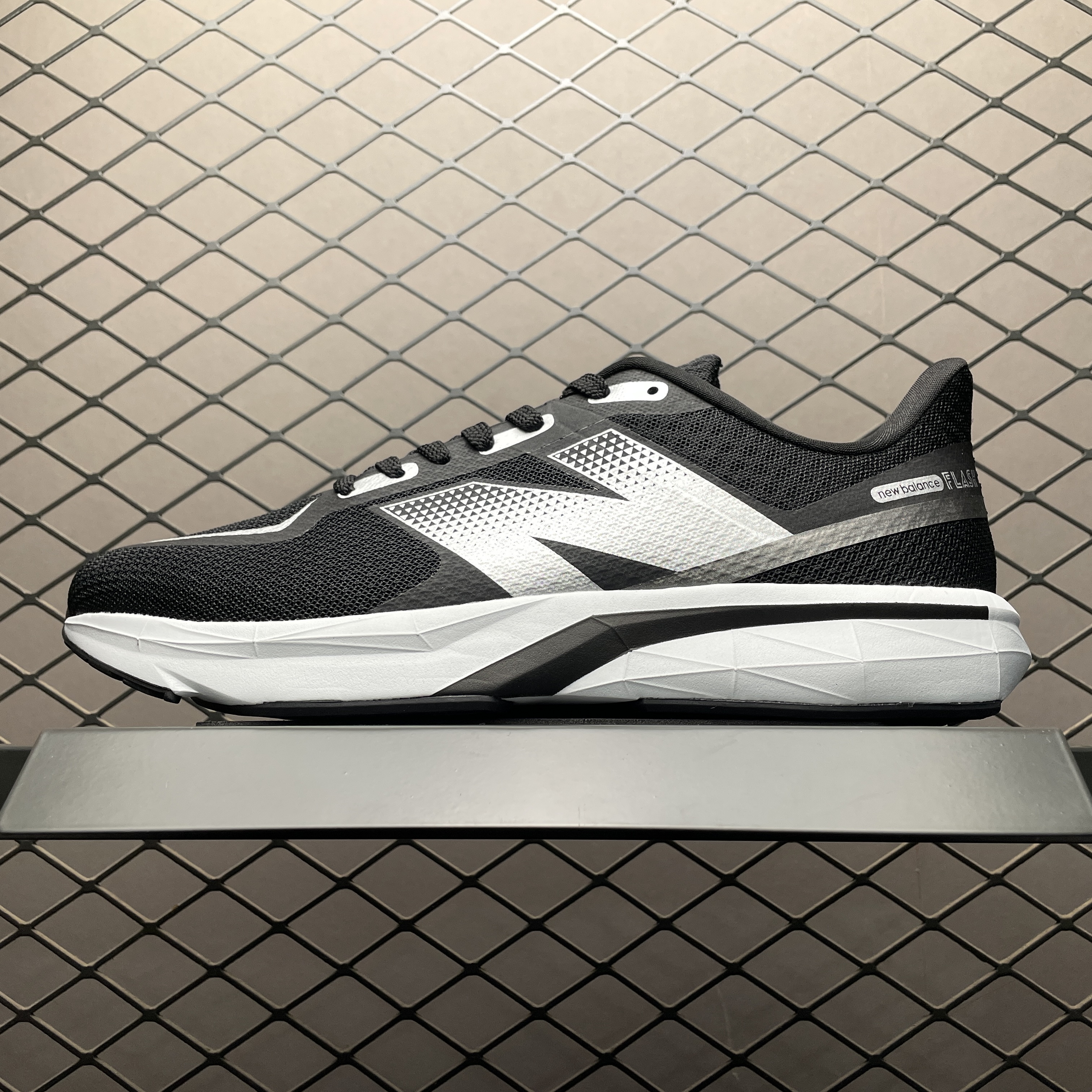 New Balance DynaSoft Flash V7 "Black" (MFLSHBK7)