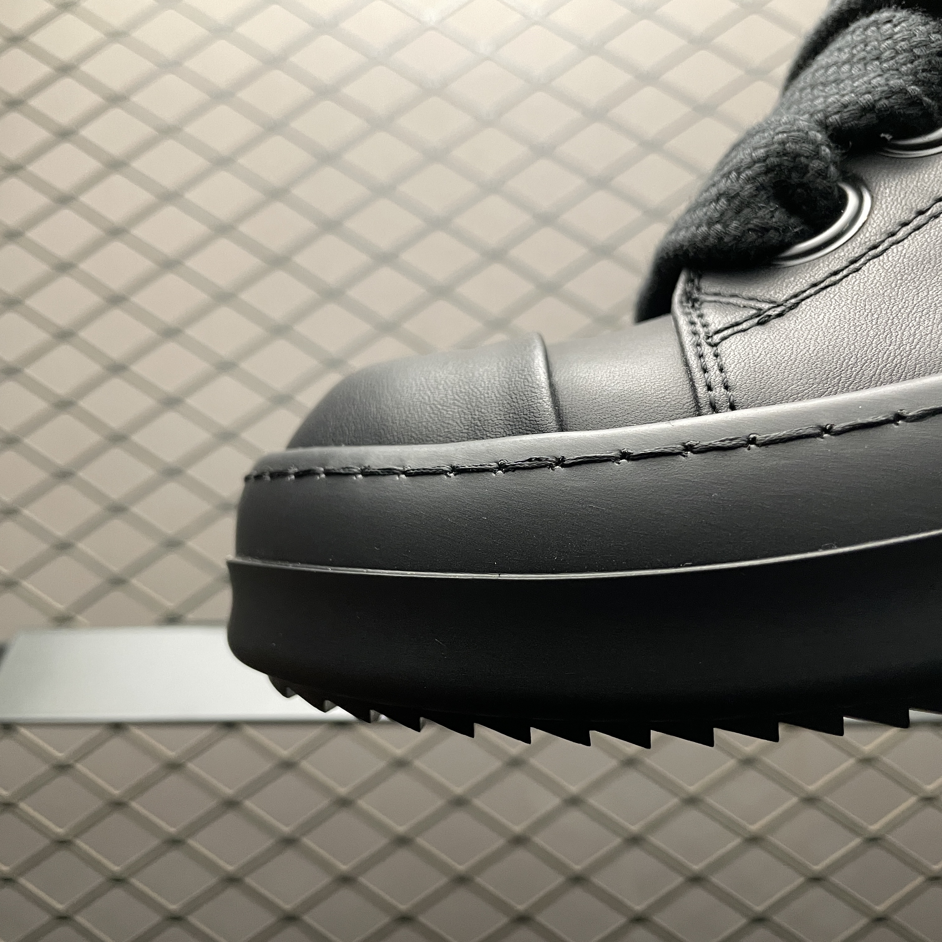 Rick Owens oversize-shoelace leather sneakers（RU01D3893LCOW2-9999）