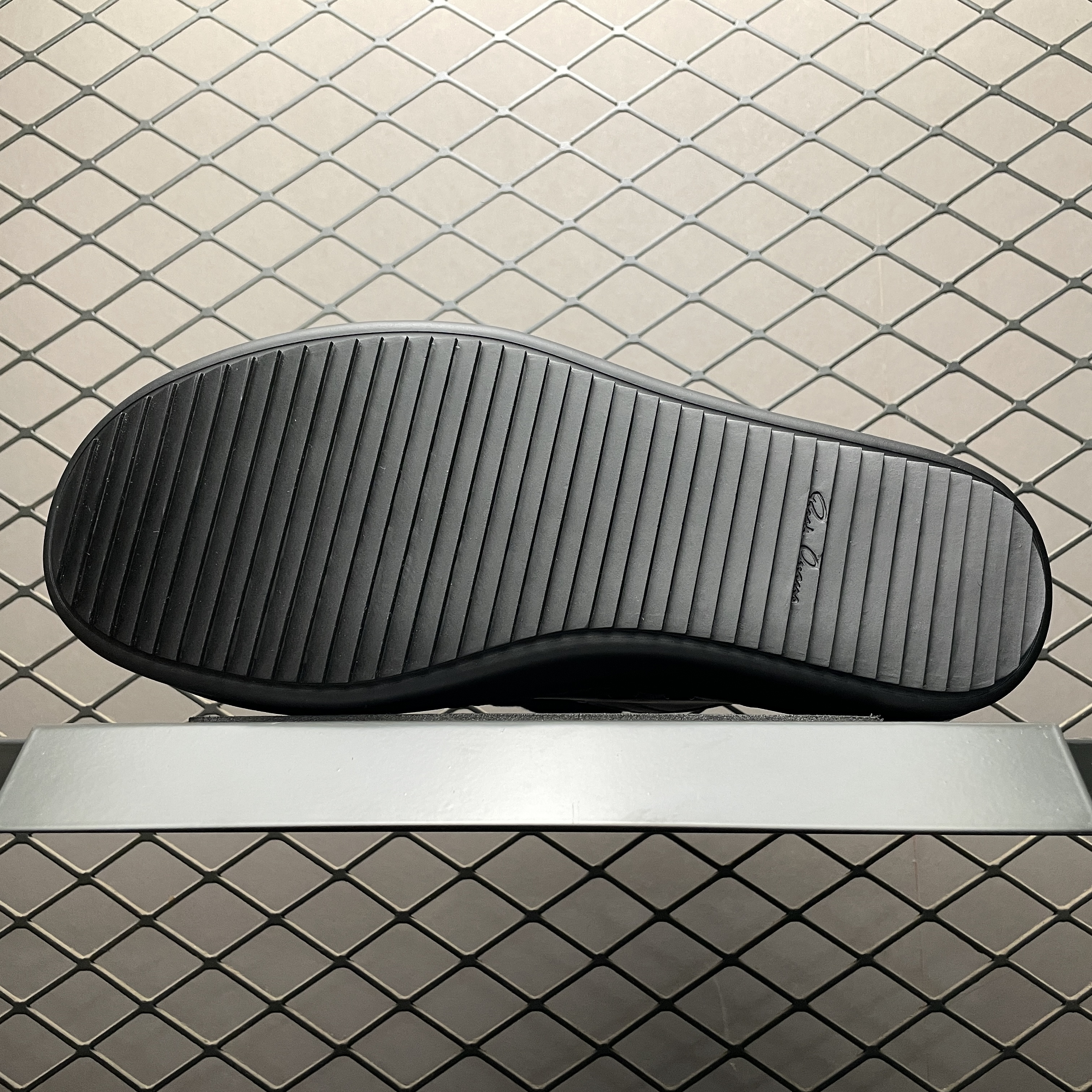 Rick Owens oversize-shoelace leather sneakers（RU01D3893LCOW2-9999）