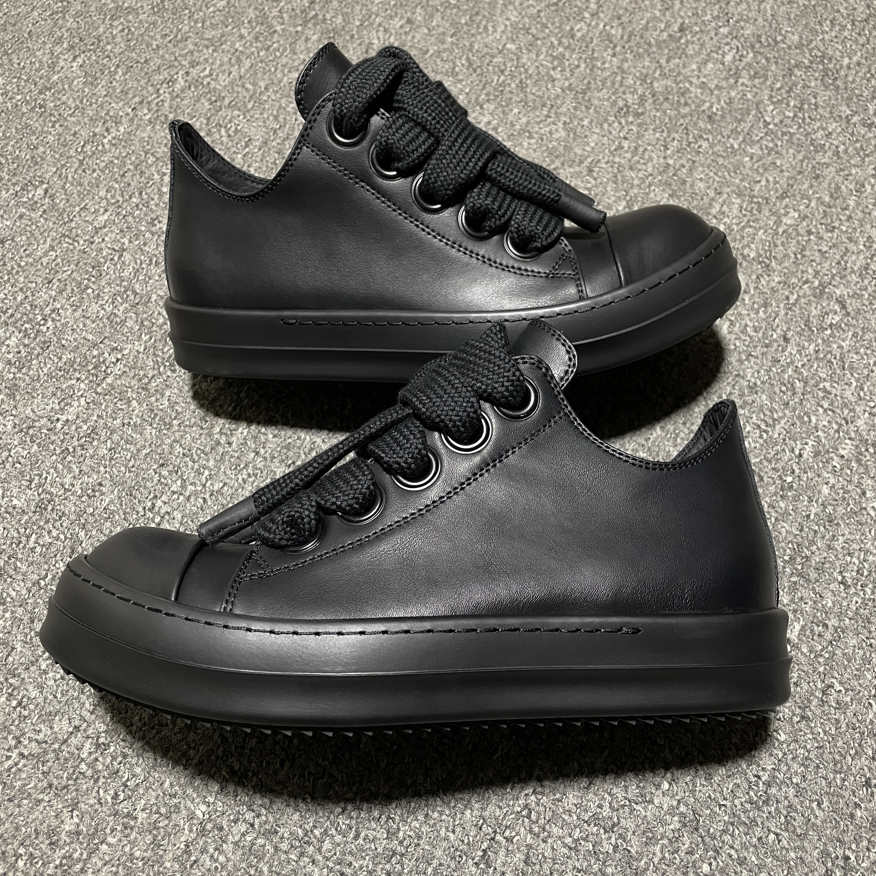 Rick Owens oversize-shoelace leather sneakers（RU01D3893LCOW2-9999）