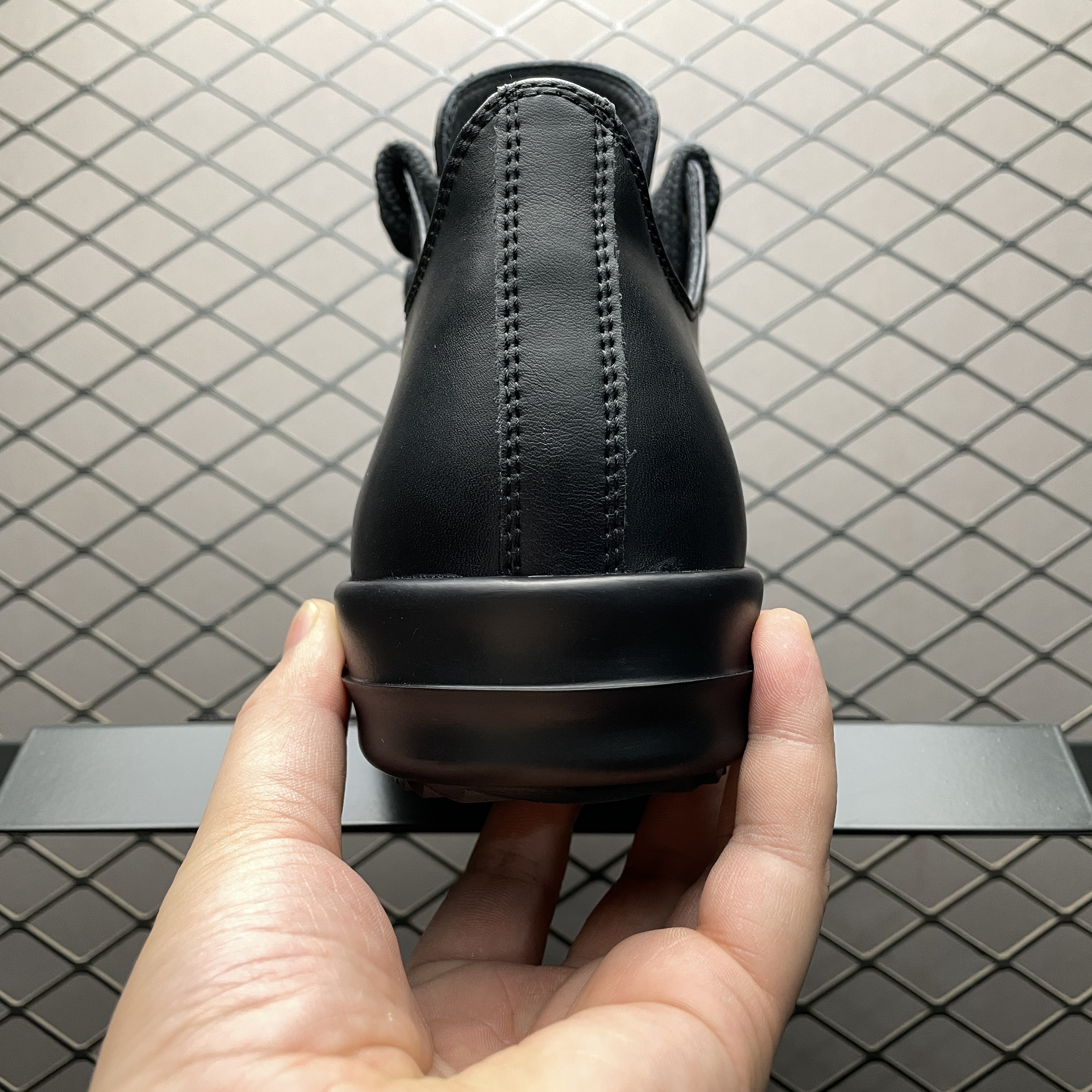 Rick Owens oversize-shoelace leather sneakers（RU01D3893LCOW2-9999）