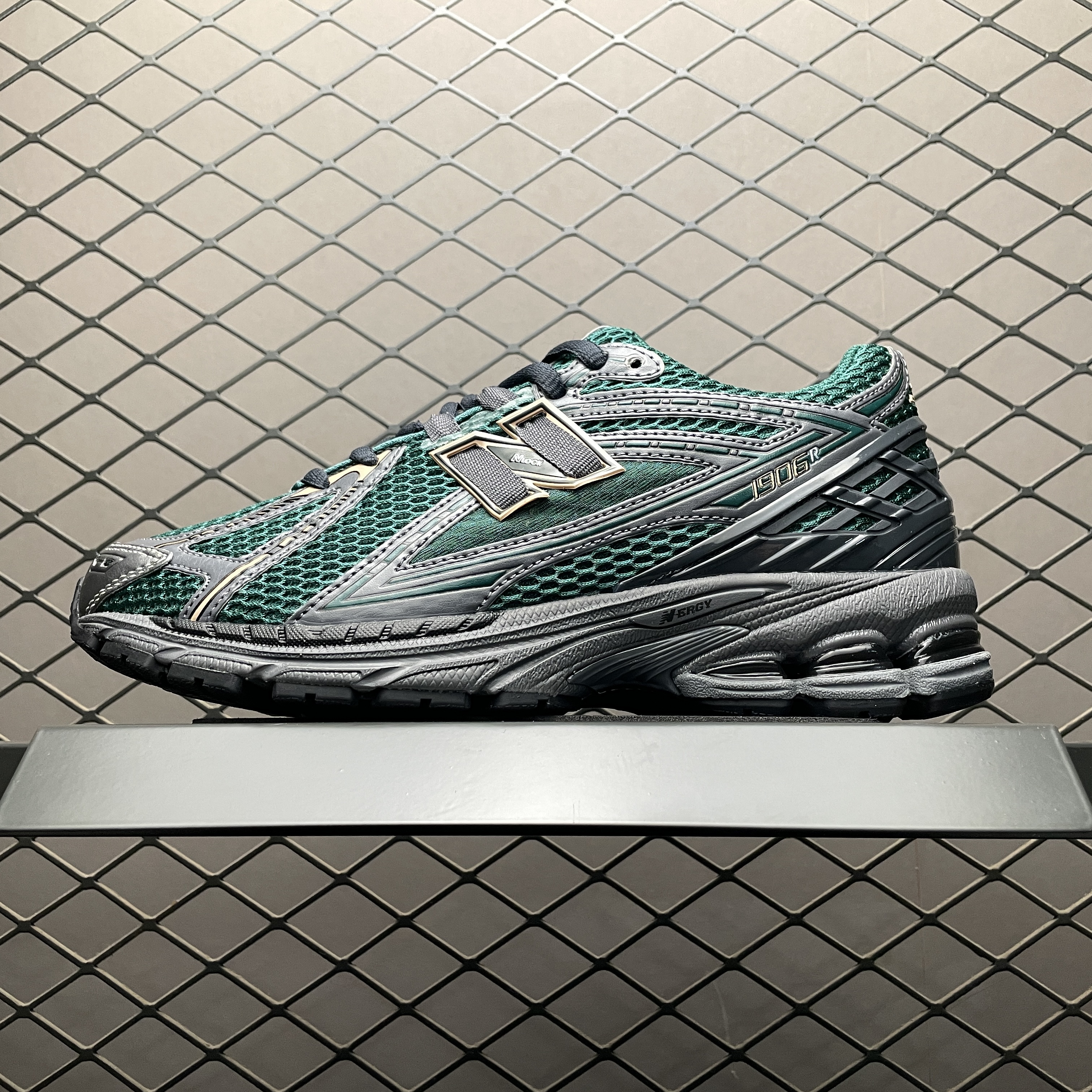 New Balance 1906R Zalando Trail Mix Green (M1906RZM）