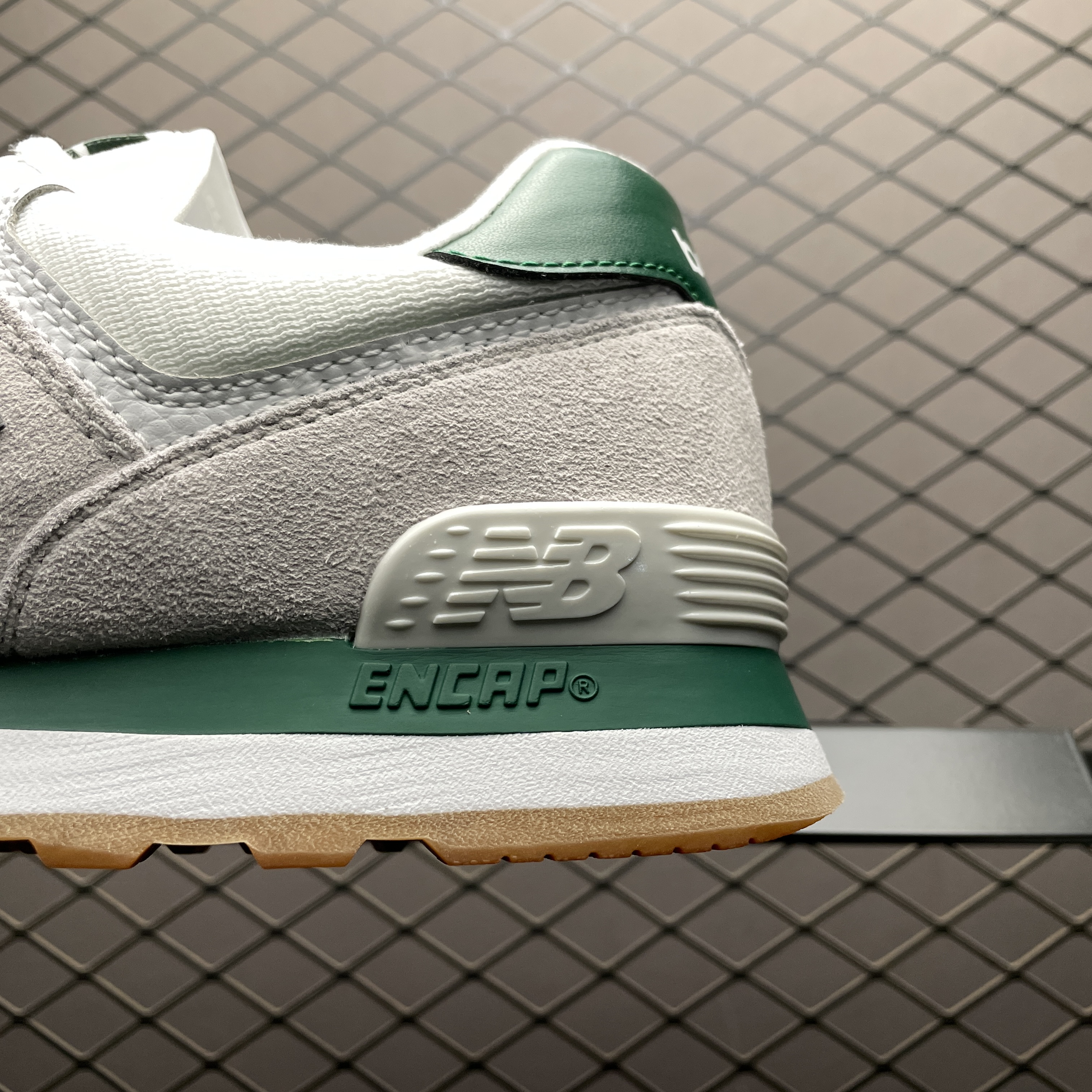 New Balance 574 "White/Green/Gum" (ML574TD2）