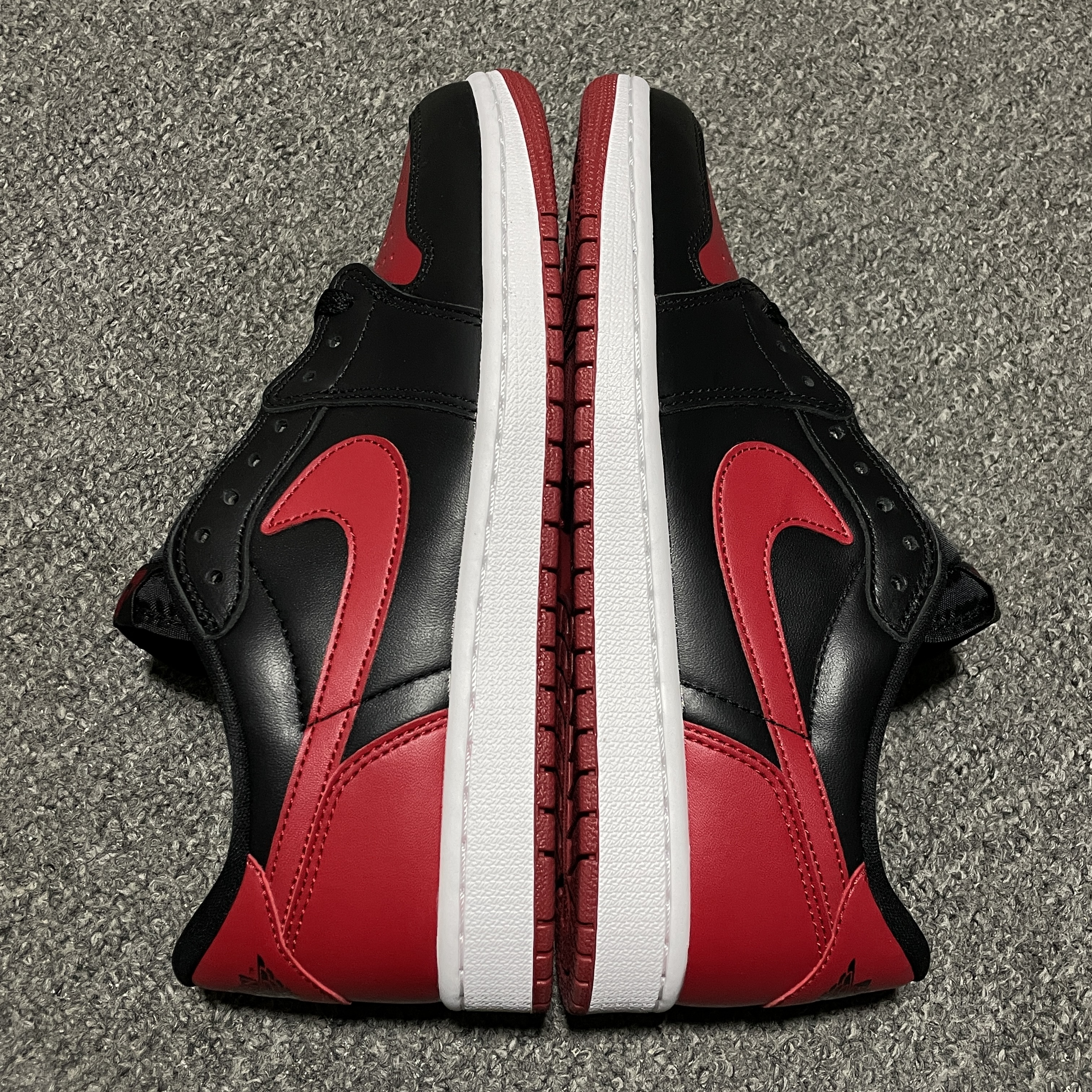 NIKE AIR JORDAN 1 RETRO LOW BRED (2015) (705329-001)