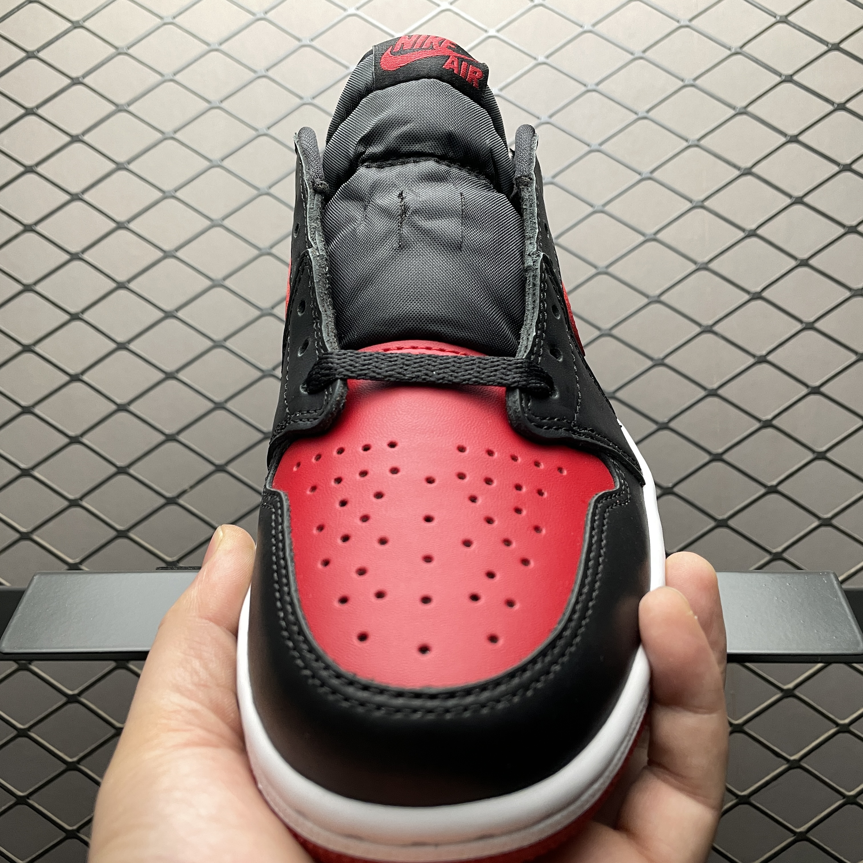 NIKE AIR JORDAN 1 RETRO LOW BRED (2015) (705329-001)