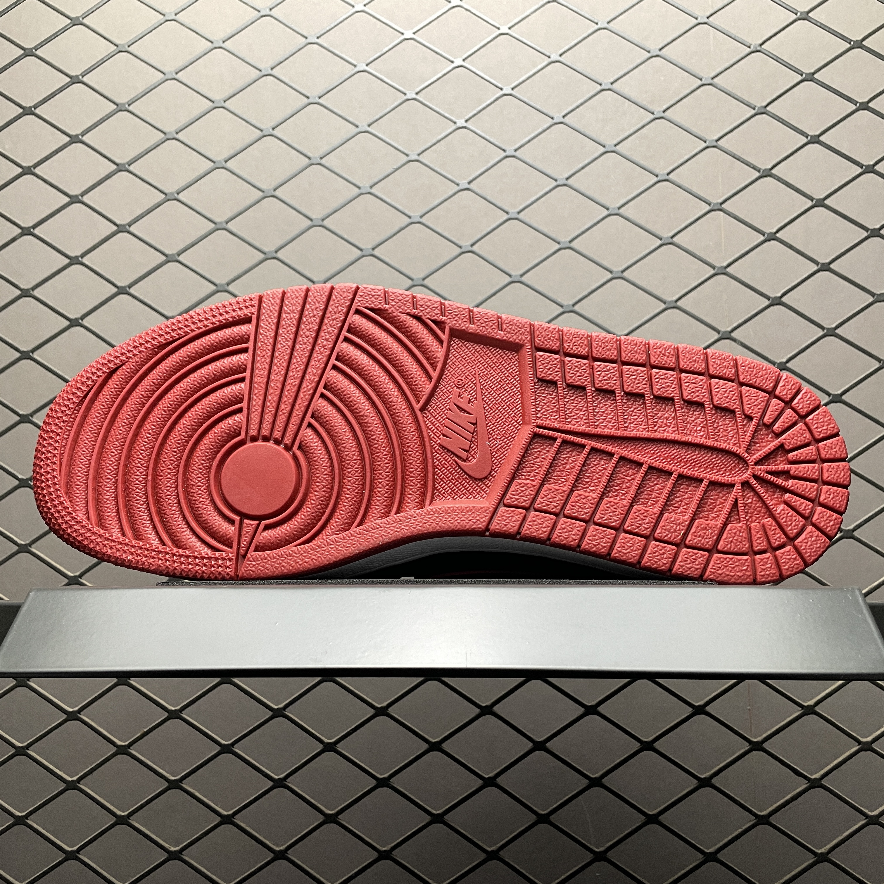 NIKE AIR JORDAN 1 RETRO LOW BRED (2015) (705329-001)