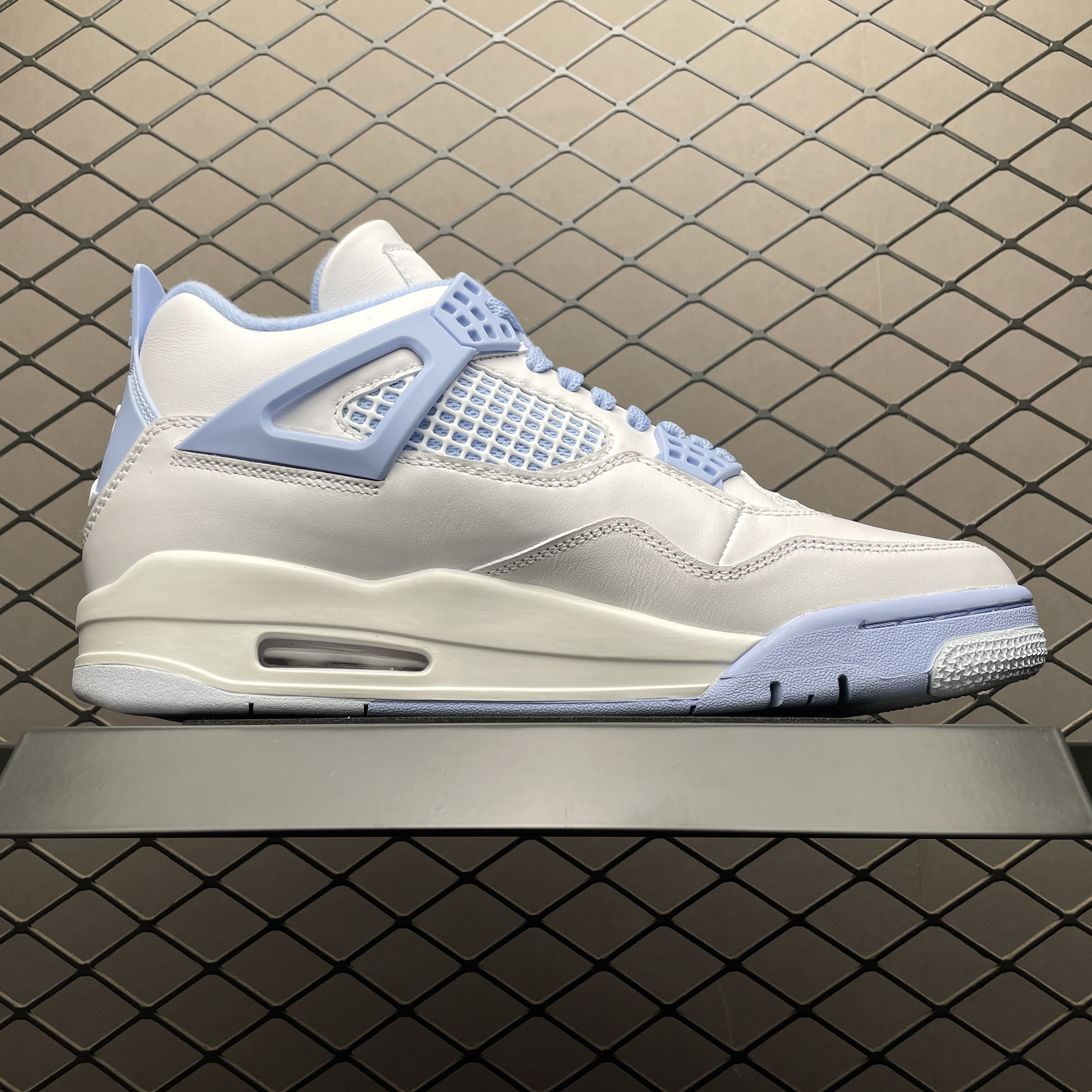 Nike Air Jordan 4 Retro "Aluminum"（HV0823-100）