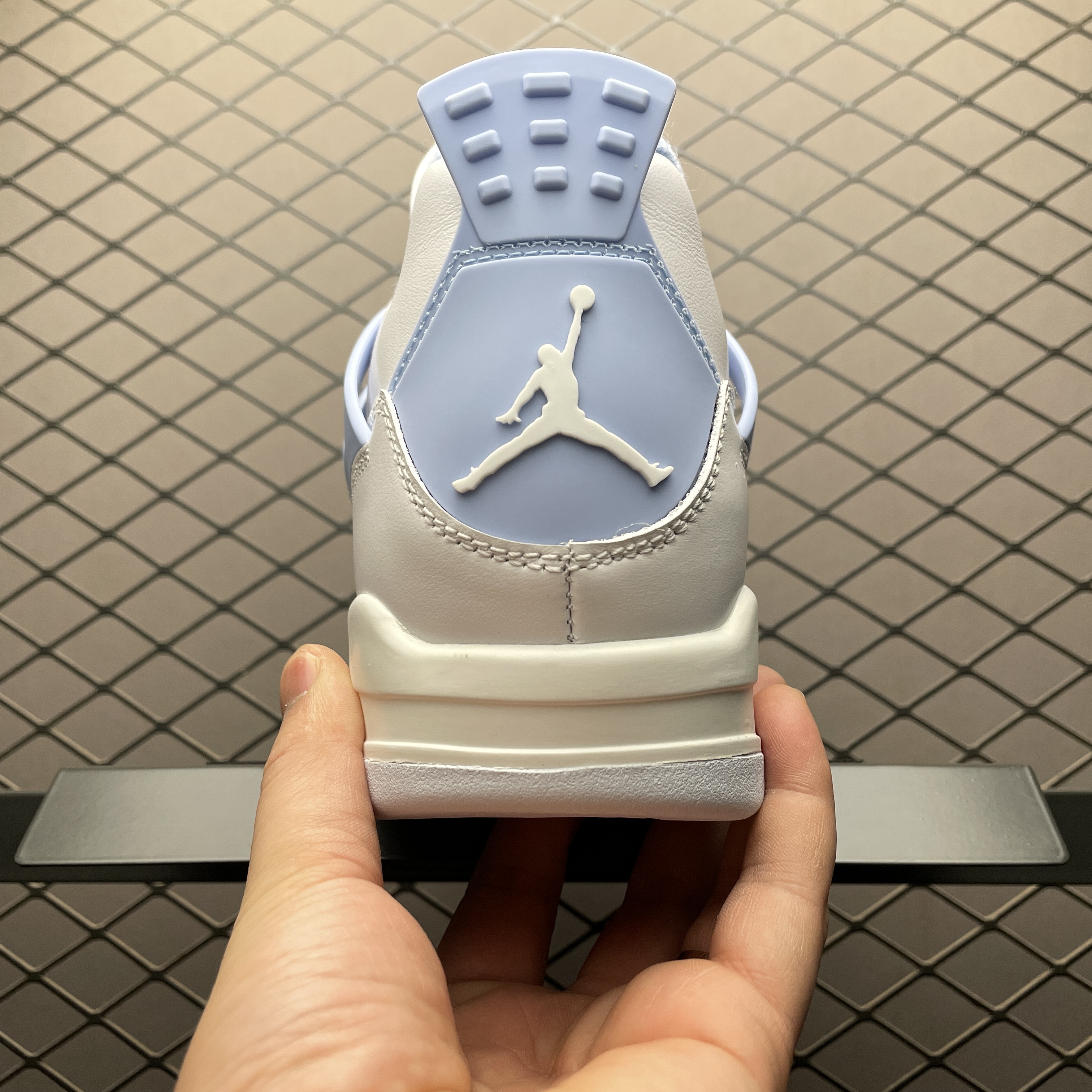 Nike Air Jordan 4 Retro "Aluminum"（HV0823-100）