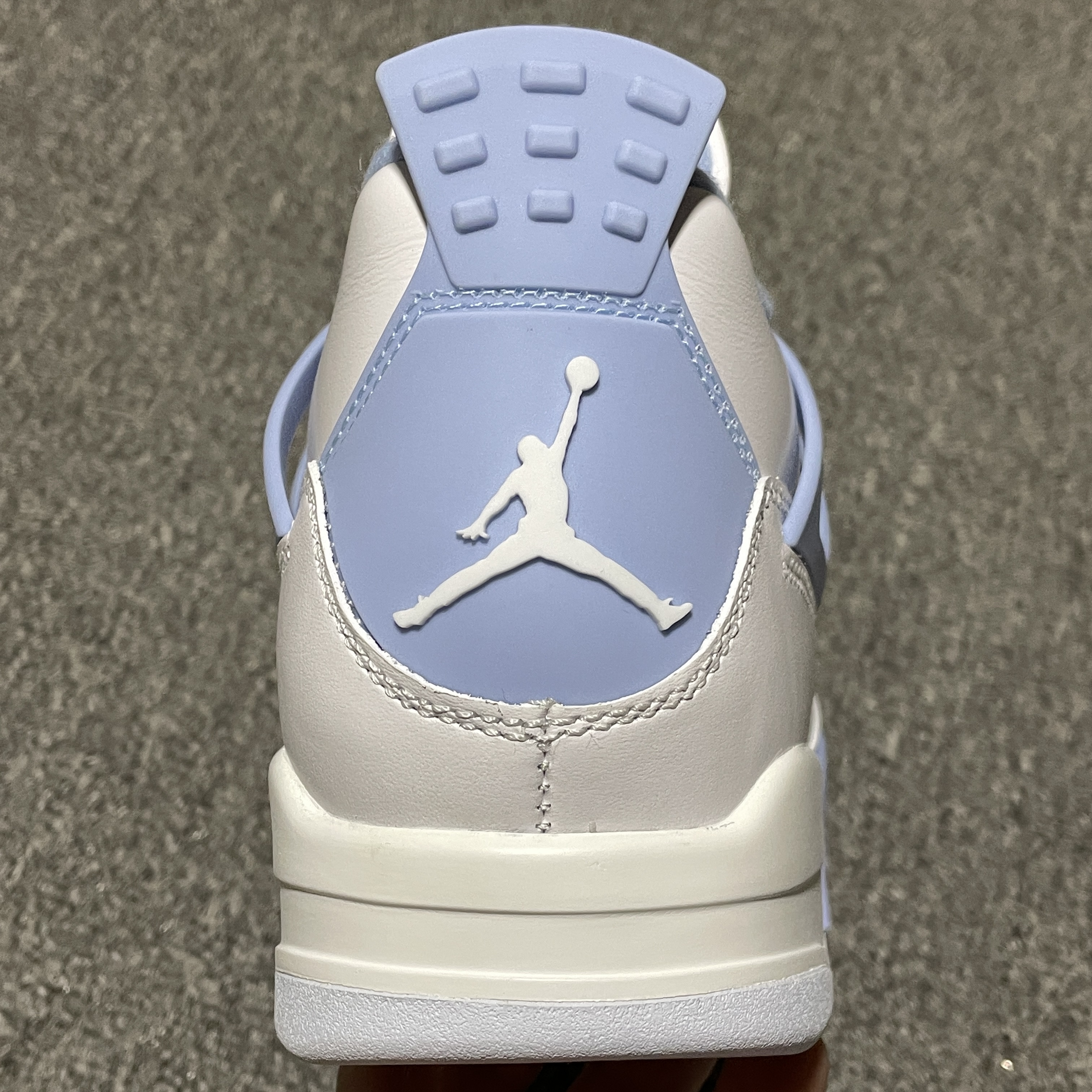 Nike Air Jordan 4 Retro "Aluminum"（HV0823-100）