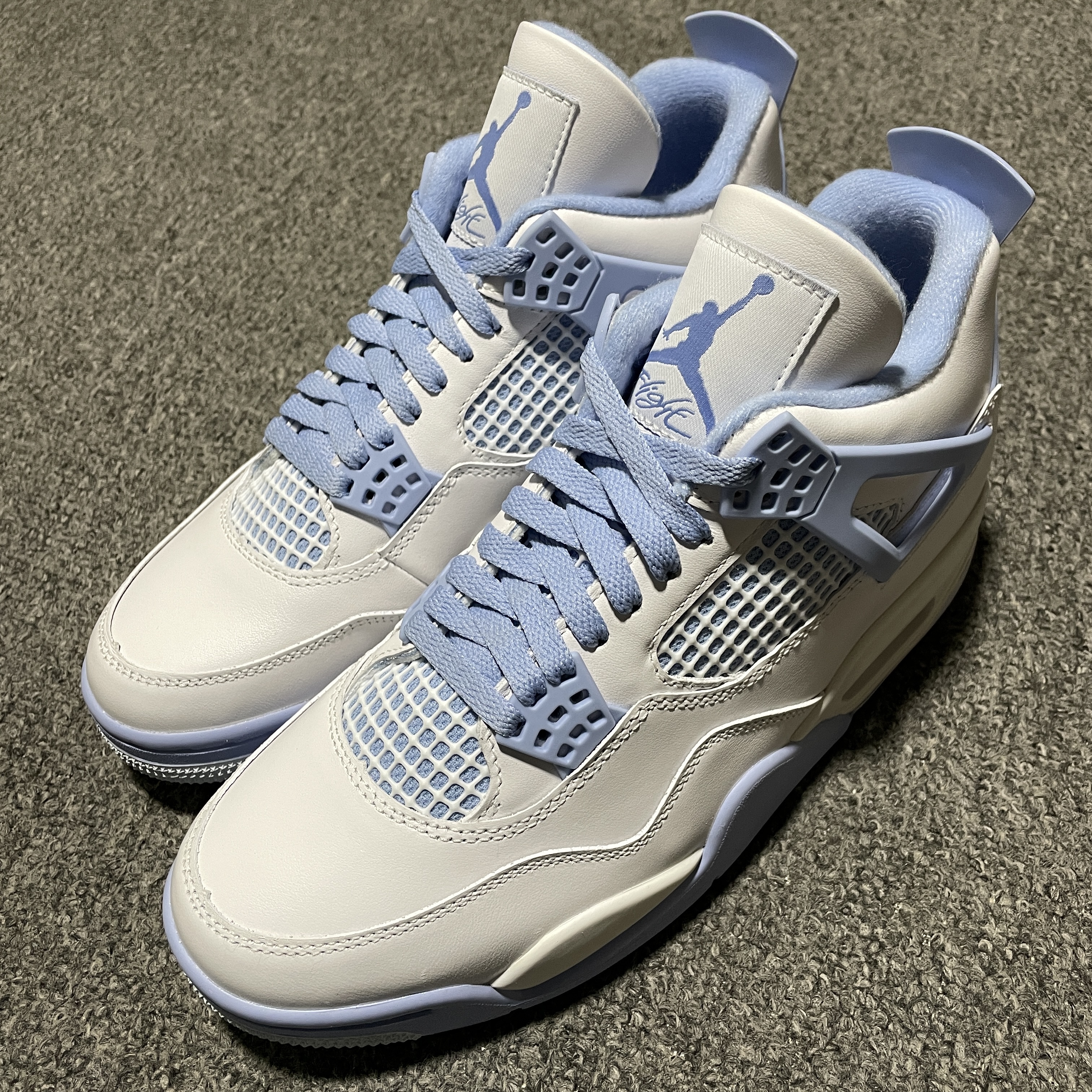 Nike Air Jordan 4 Retro "Aluminum"（HV0823-100）
