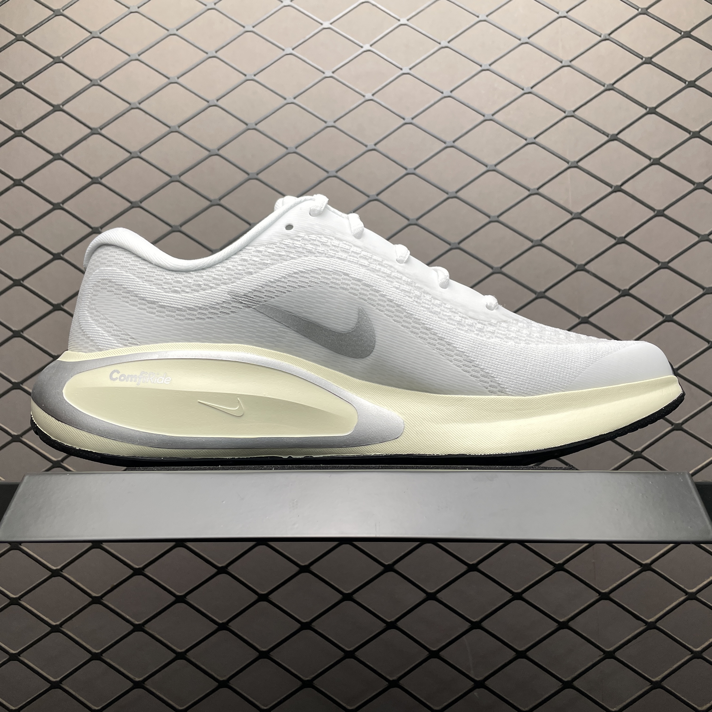 Nike Journey Run 'White Metallic Silver (FJ7765-104)