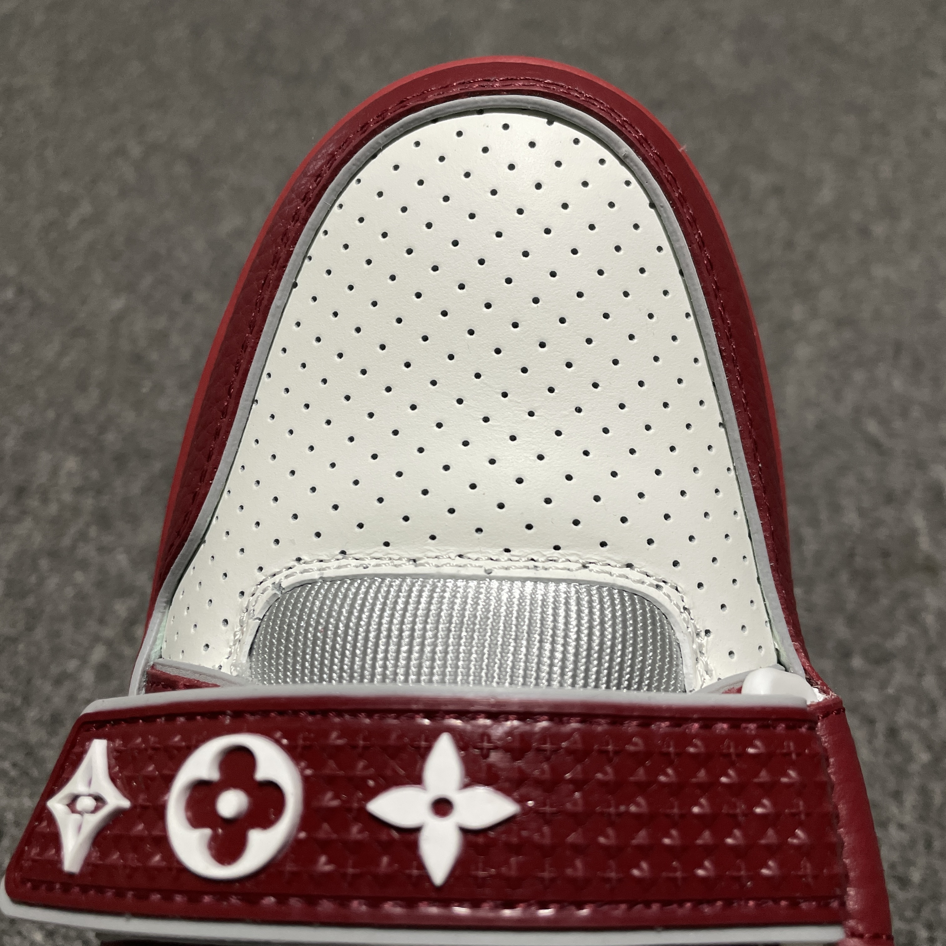 Louis Vuitton LV Trainer Sneaker（1AHTCD）