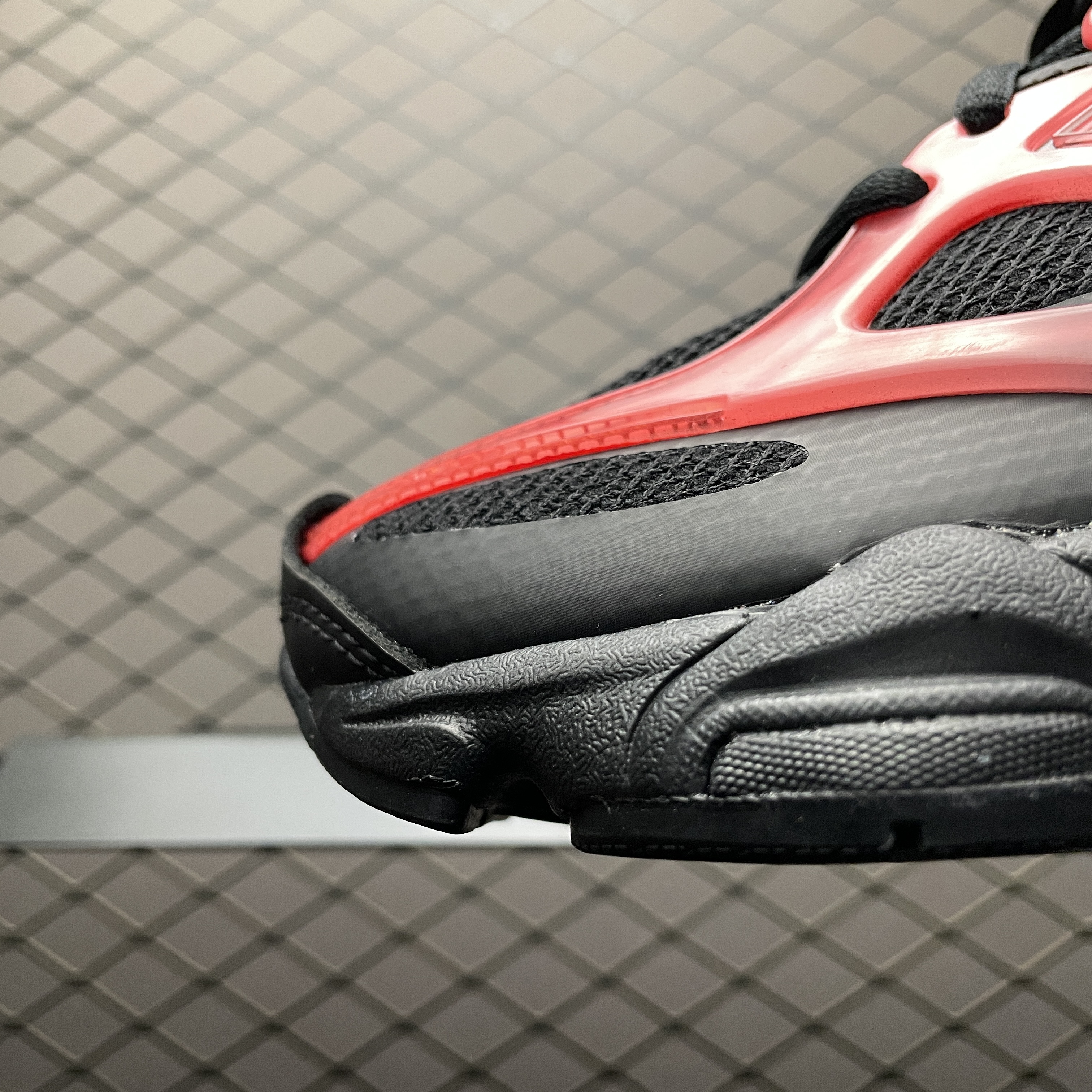 New Balance 9060 Black Red Gradient (U9060IDZ)