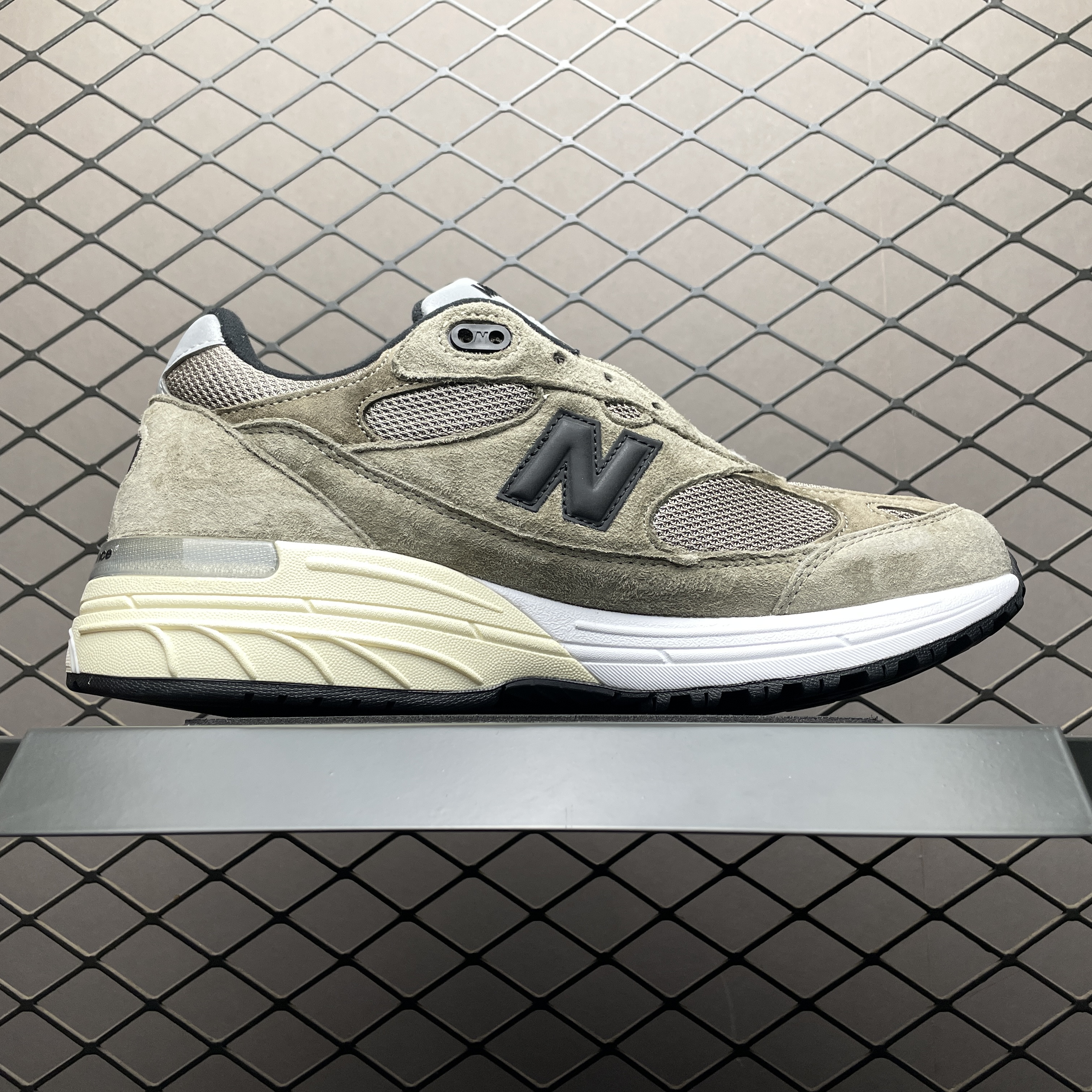 JJJJound × New Balance 993 "Mushroom/White" (U993JJ）