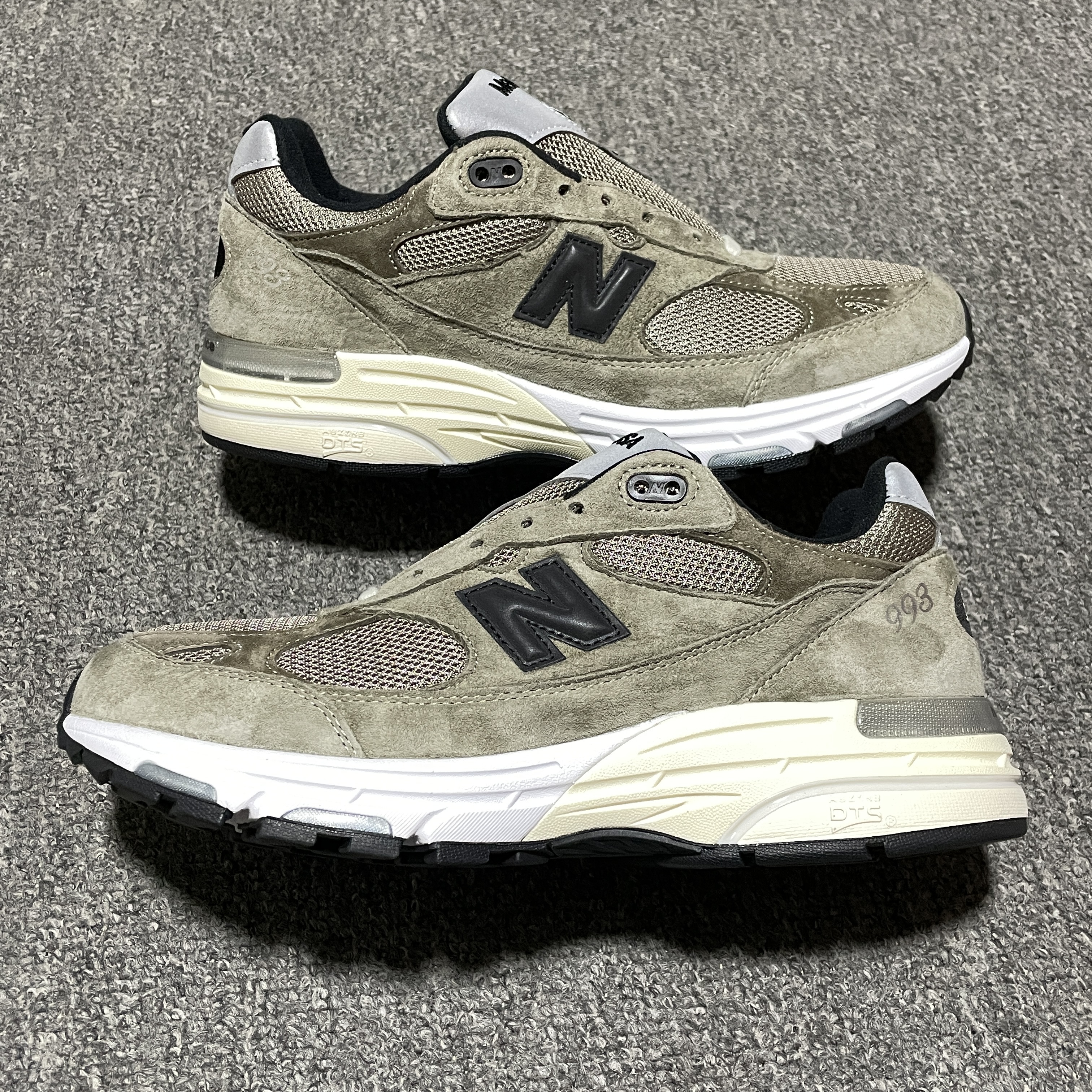 JJJJound × New Balance 993 "Mushroom/White" (U993JJ）
