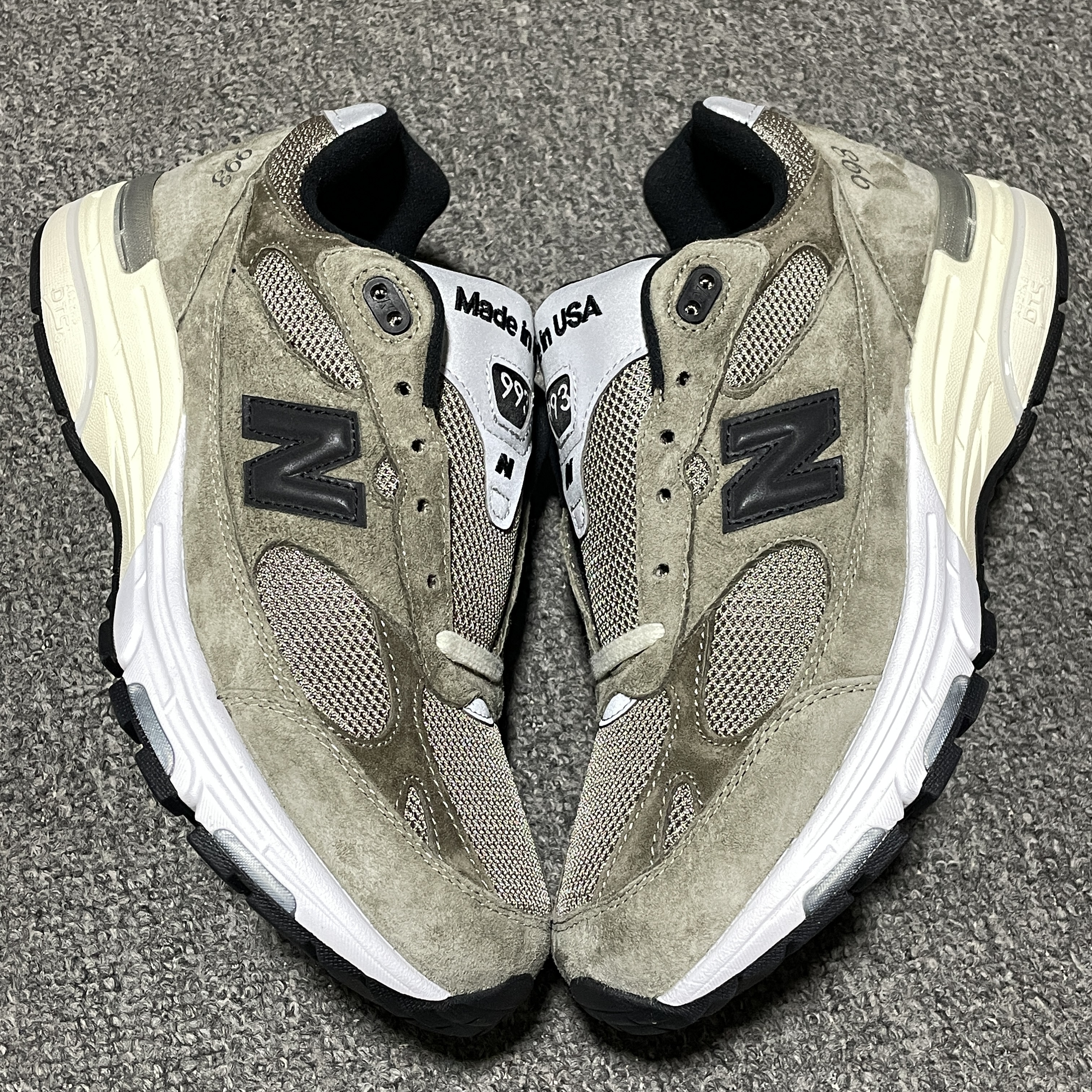 JJJJound × New Balance 993 "Mushroom/White" (U993JJ）
