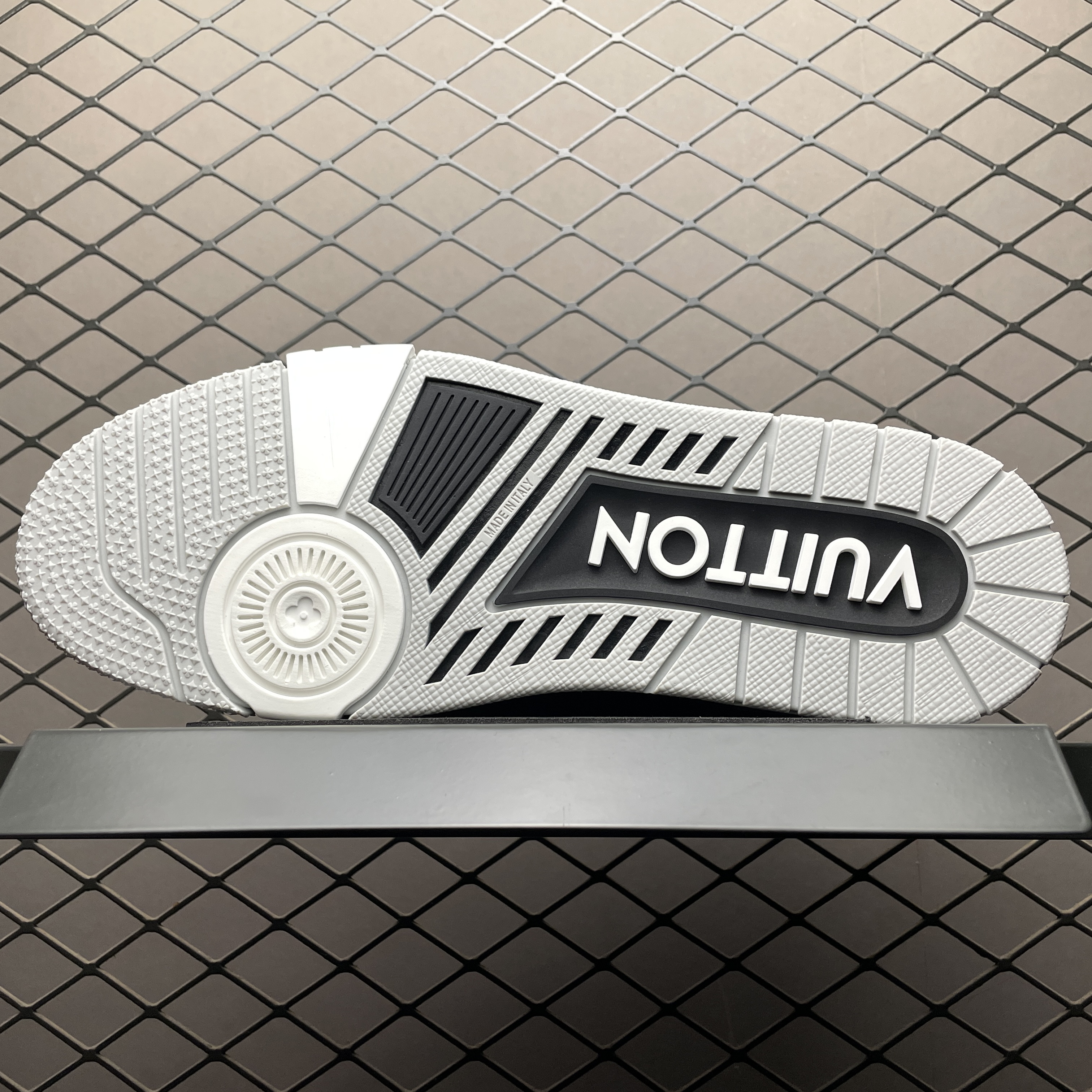 Louis Vuitton LV Trainer Sneaker（1AHTD8）