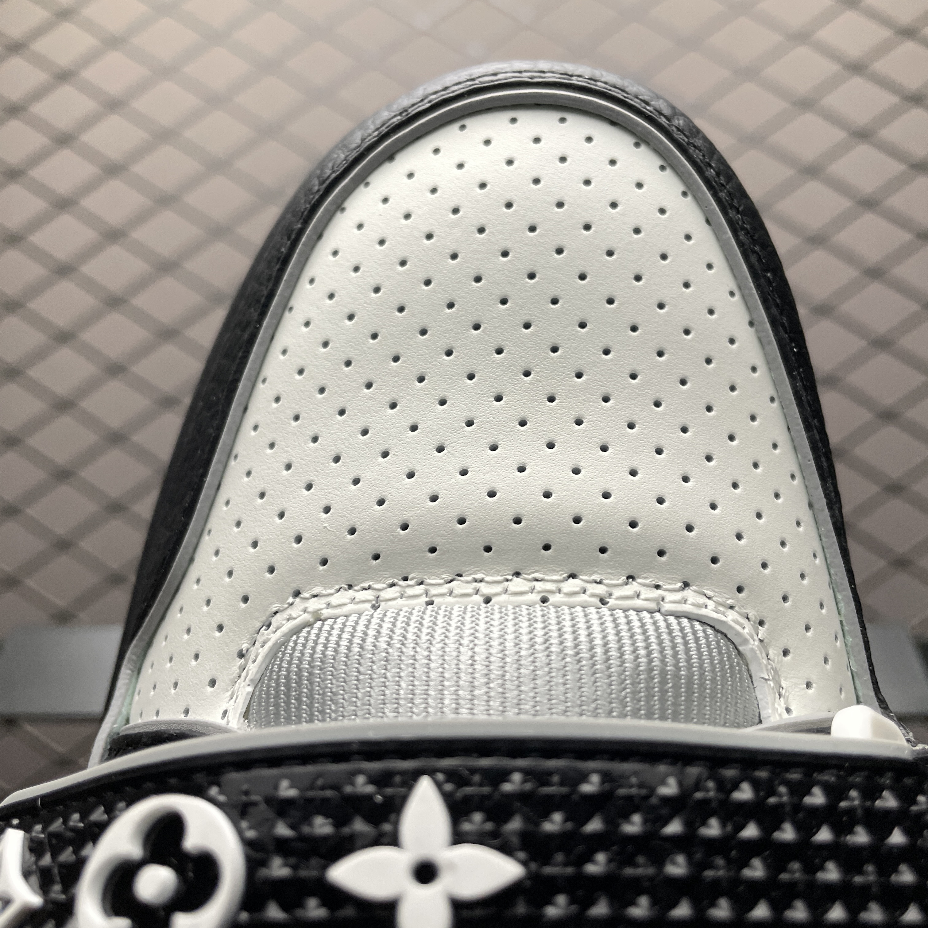 Louis Vuitton LV Trainer Sneaker（1AHTD8）