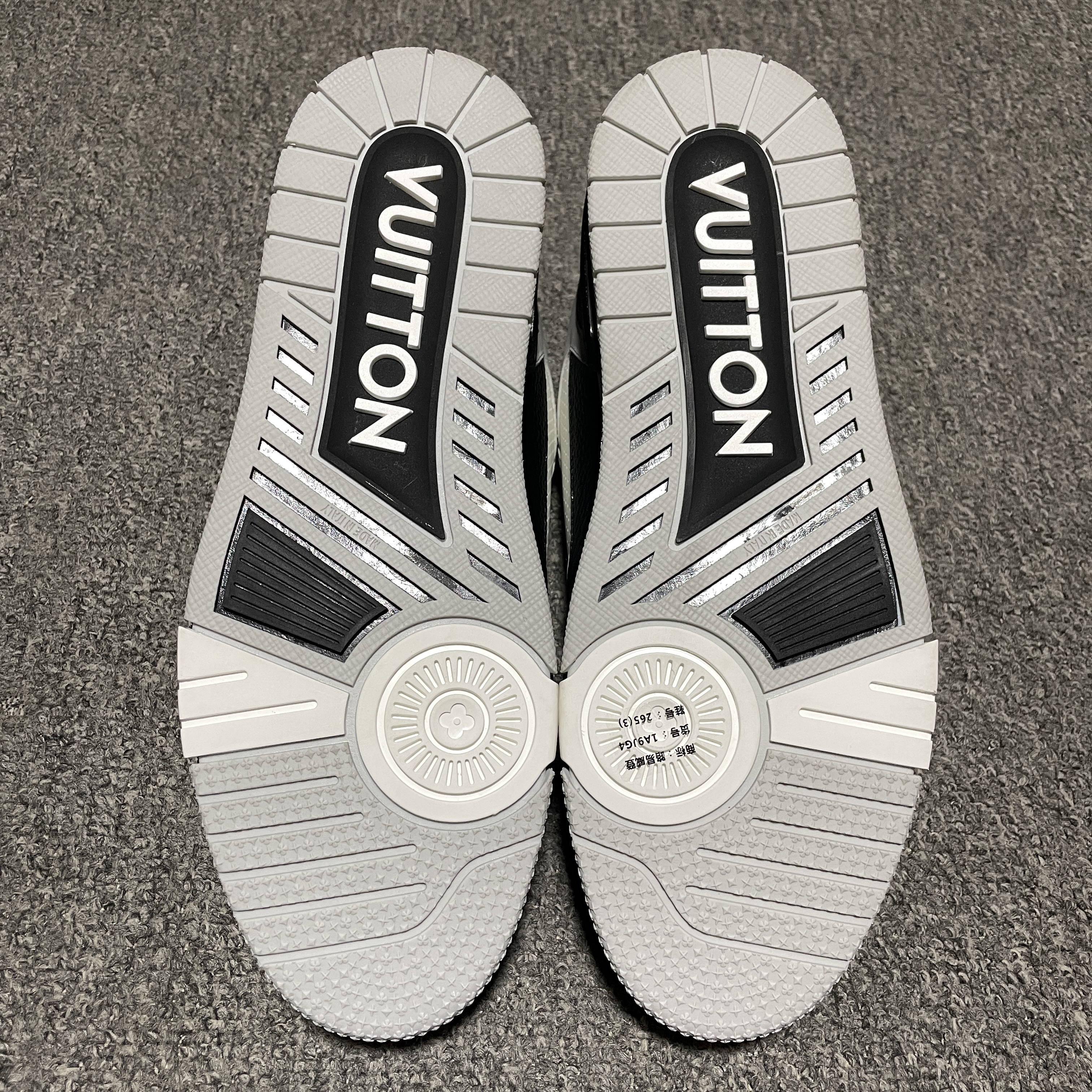 Louis Vuitton LV Trainer Sneaker（1AHTD8）