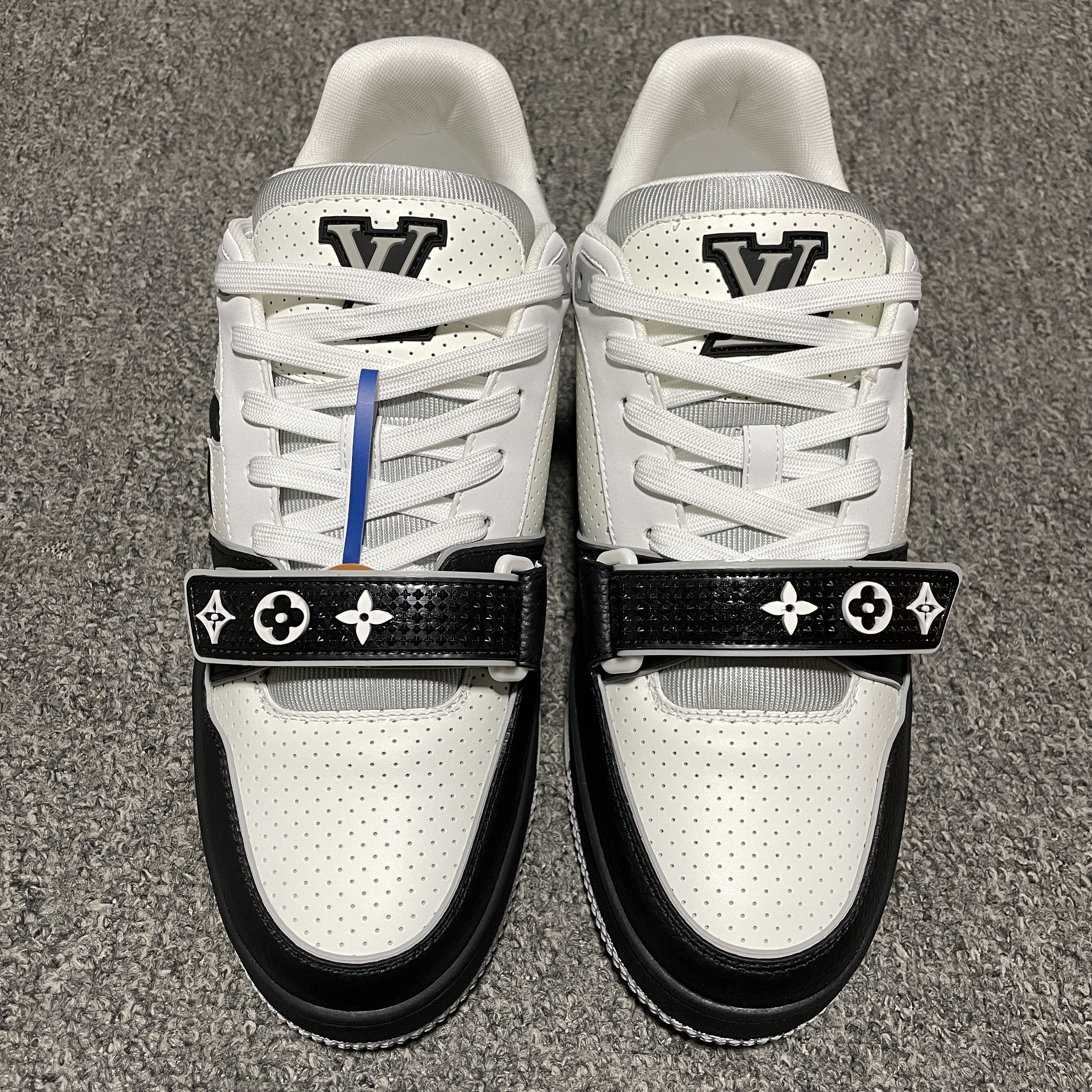 Louis Vuitton LV Trainer Sneaker（1AHTD8）