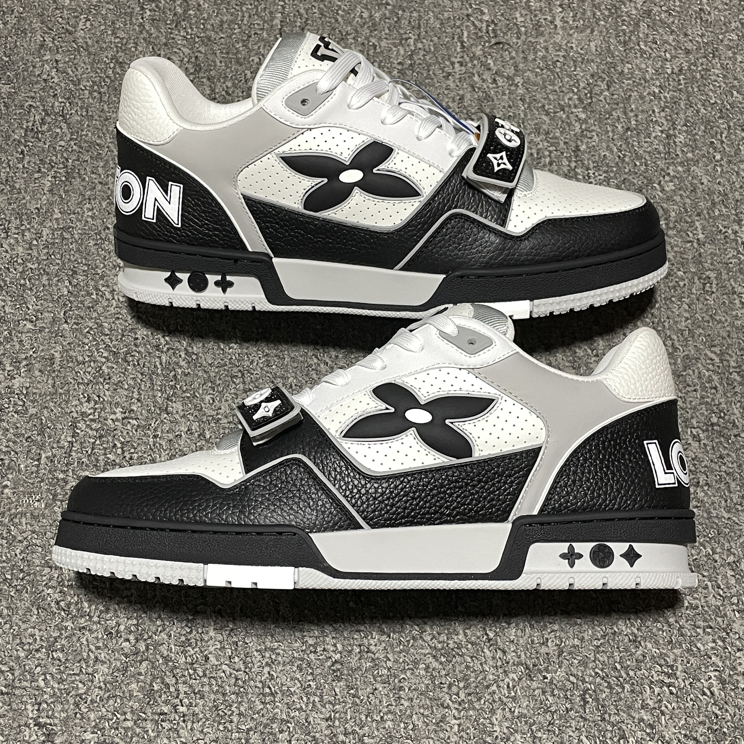 Louis Vuitton LV Trainer Sneaker（1AHTD8）