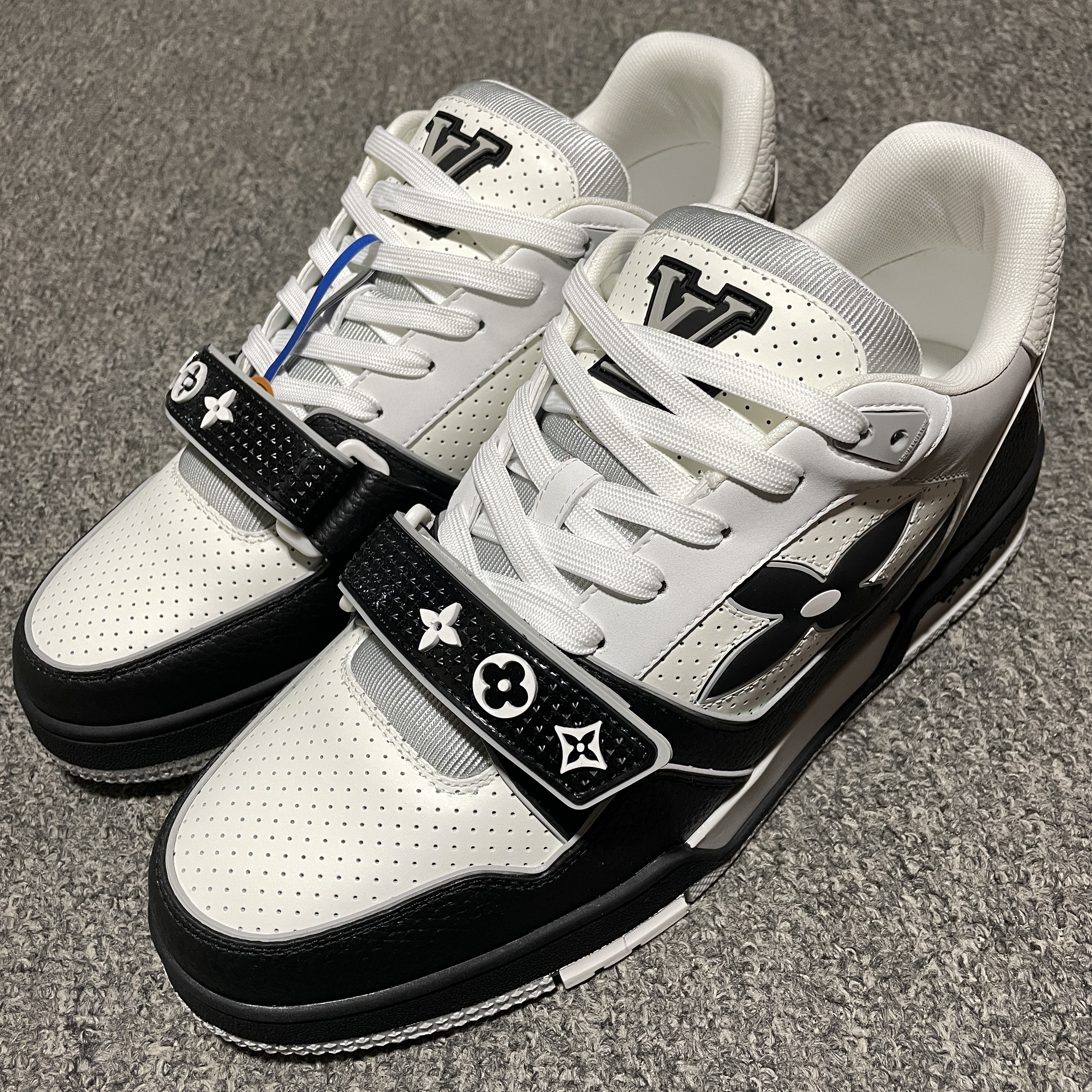 Louis Vuitton LV Trainer Sneaker（1AHTD8）