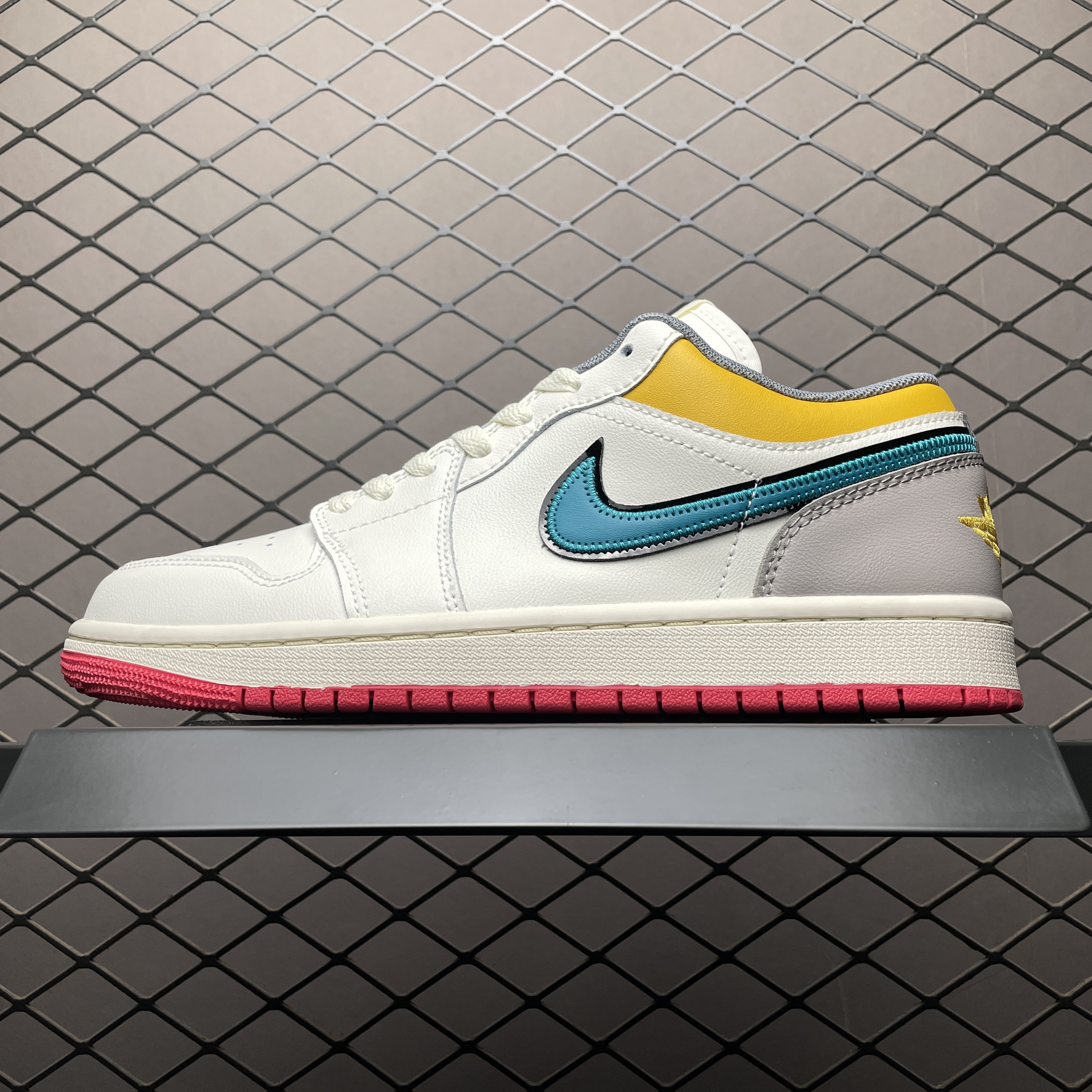 Nike Air Jordan 1 Low PRM "Sail/Cashmere/College Grey/Brave Blue"（HV4511-133）