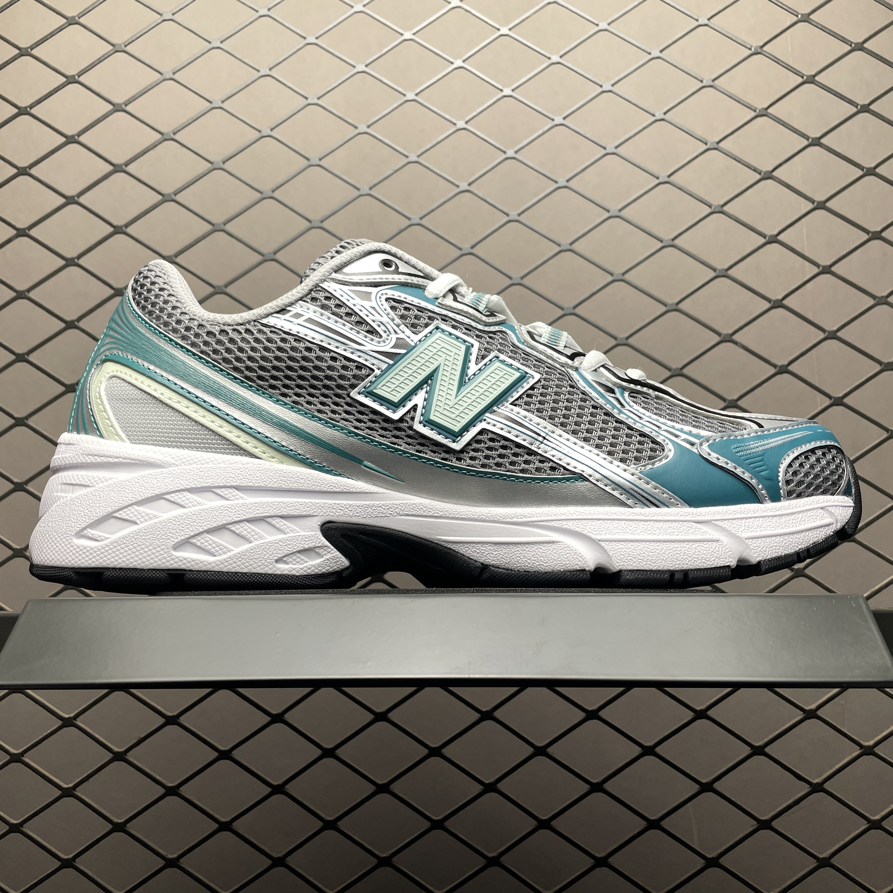 New Balance 740 "Silver Metallic/New Spruce" (U740NC2）