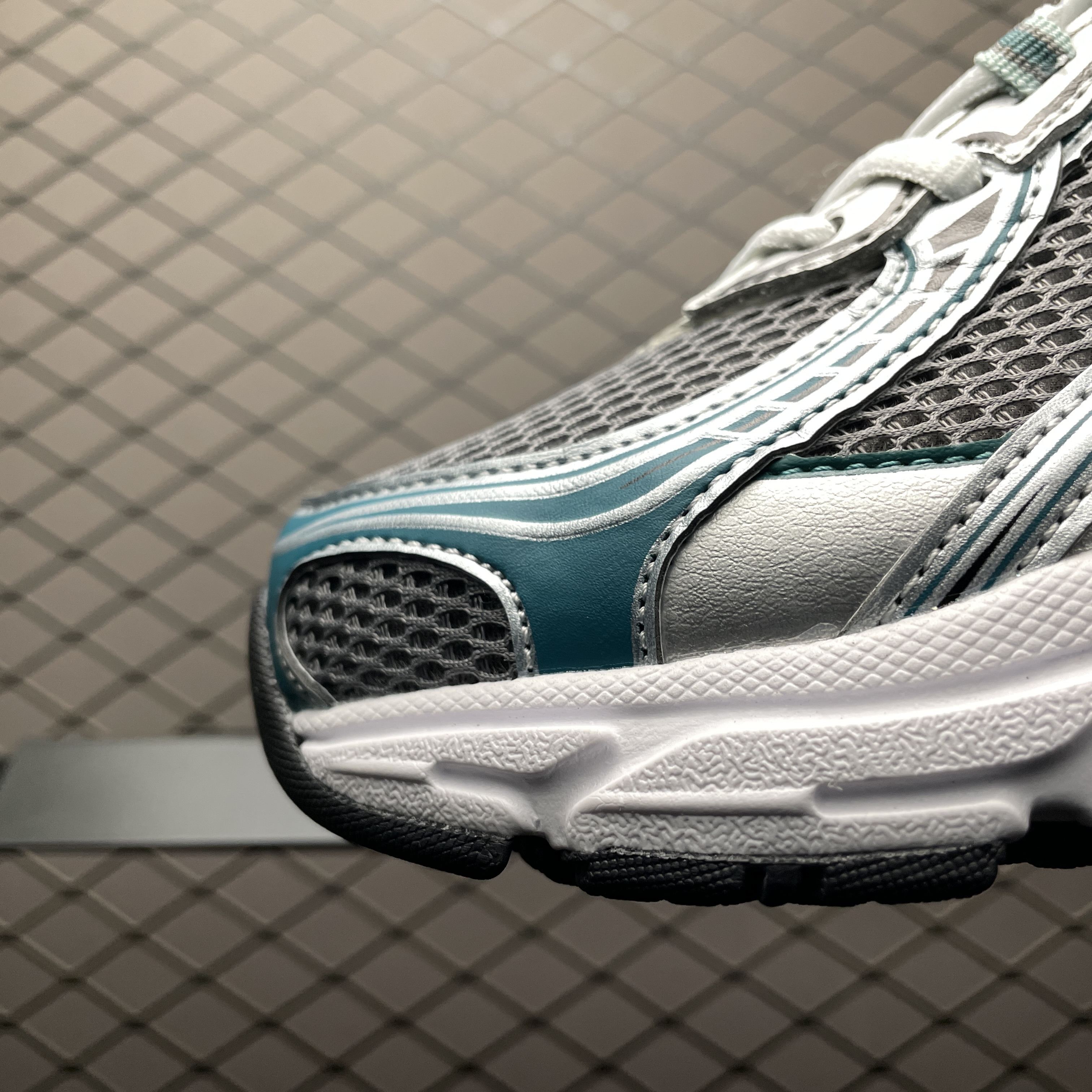 New Balance 740 "Silver Metallic/New Spruce" (U740NC2）